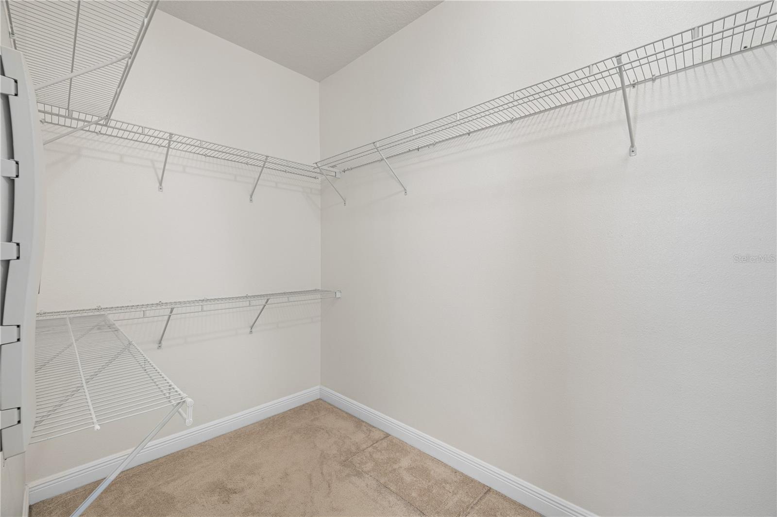 Listing photo id 41 for 5338 Ardsdale Lane