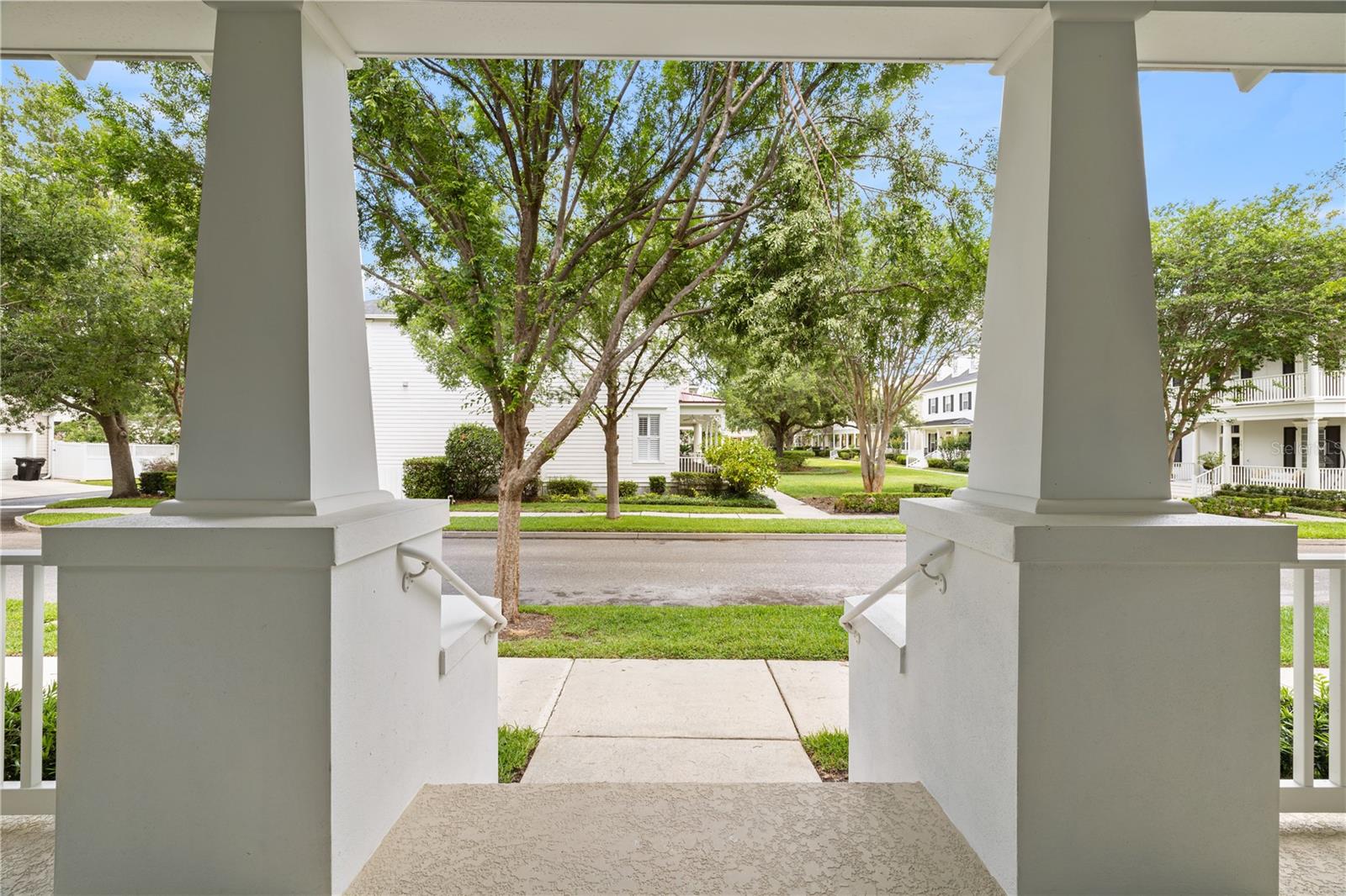 Listing photo id 3 for 5338 Ardsdale Lane