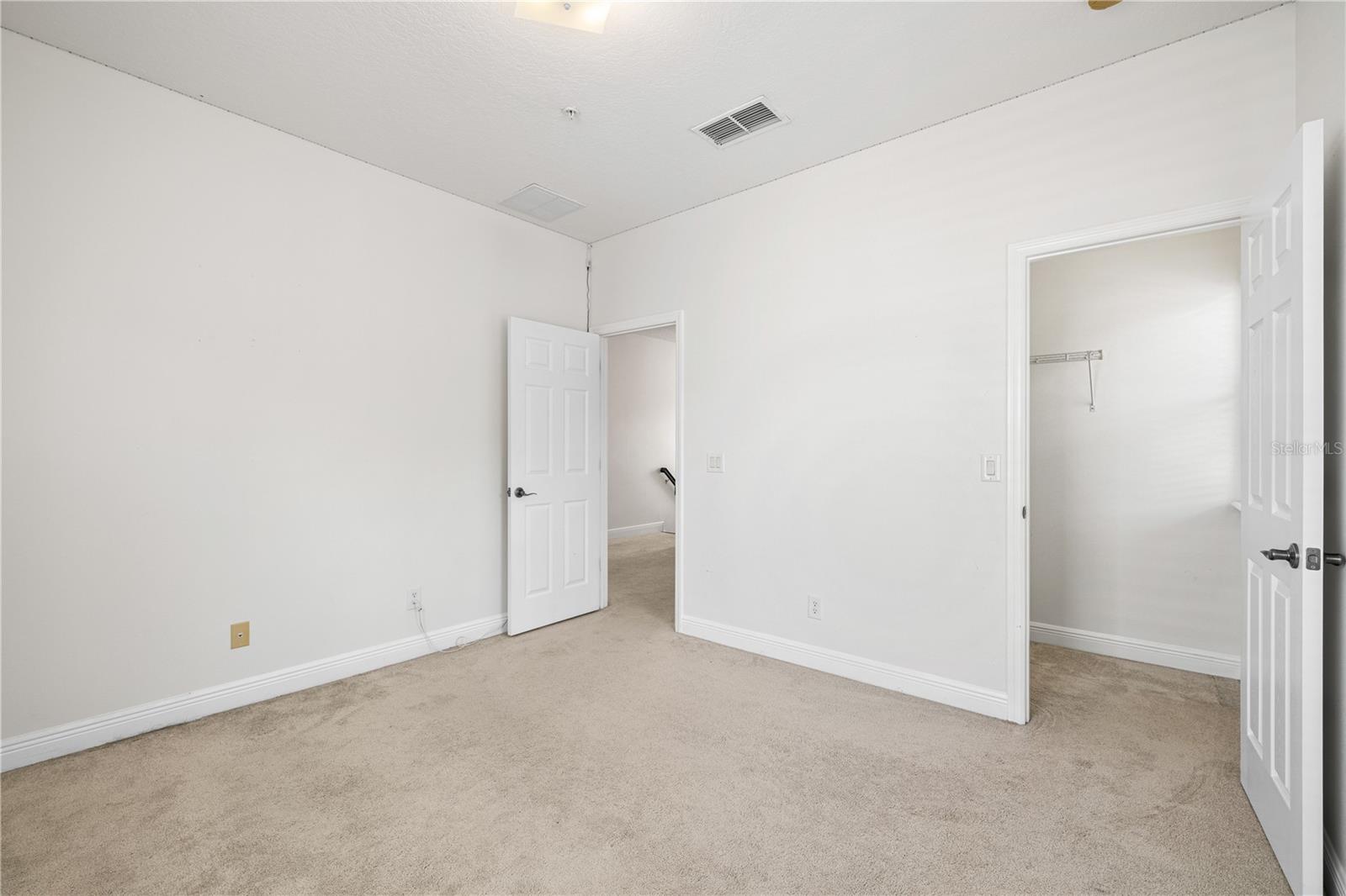 Listing photo id 52 for 5338 Ardsdale Lane