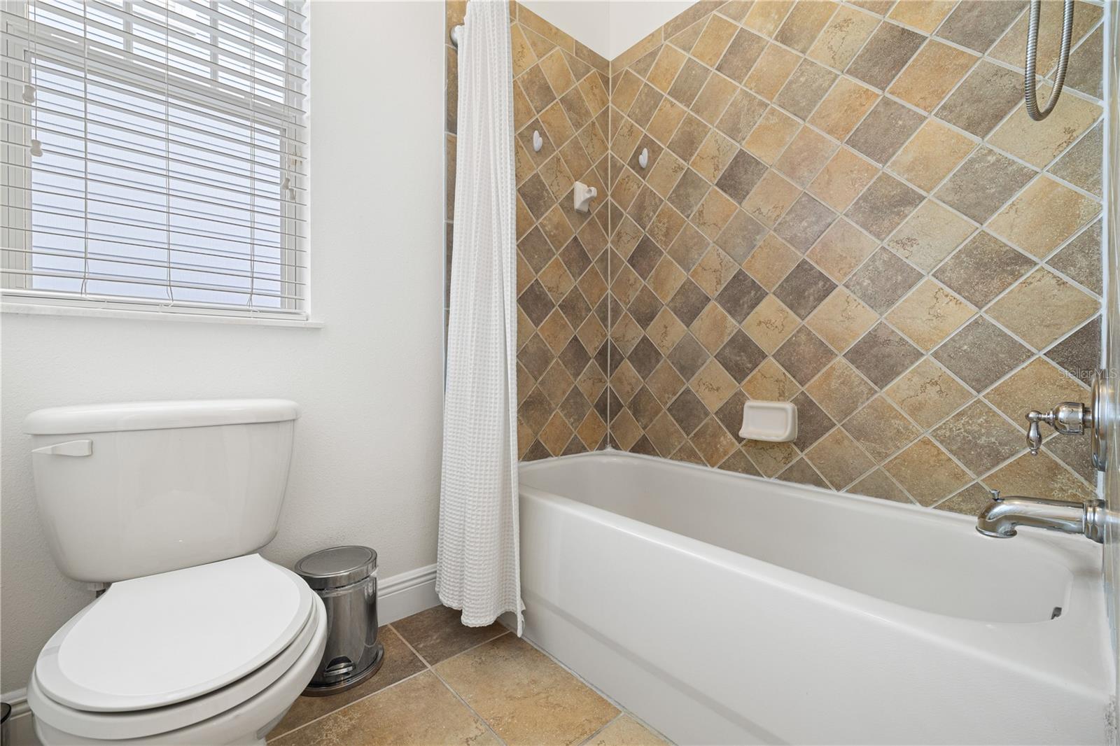 Listing photo id 55 for 5338 Ardsdale Lane