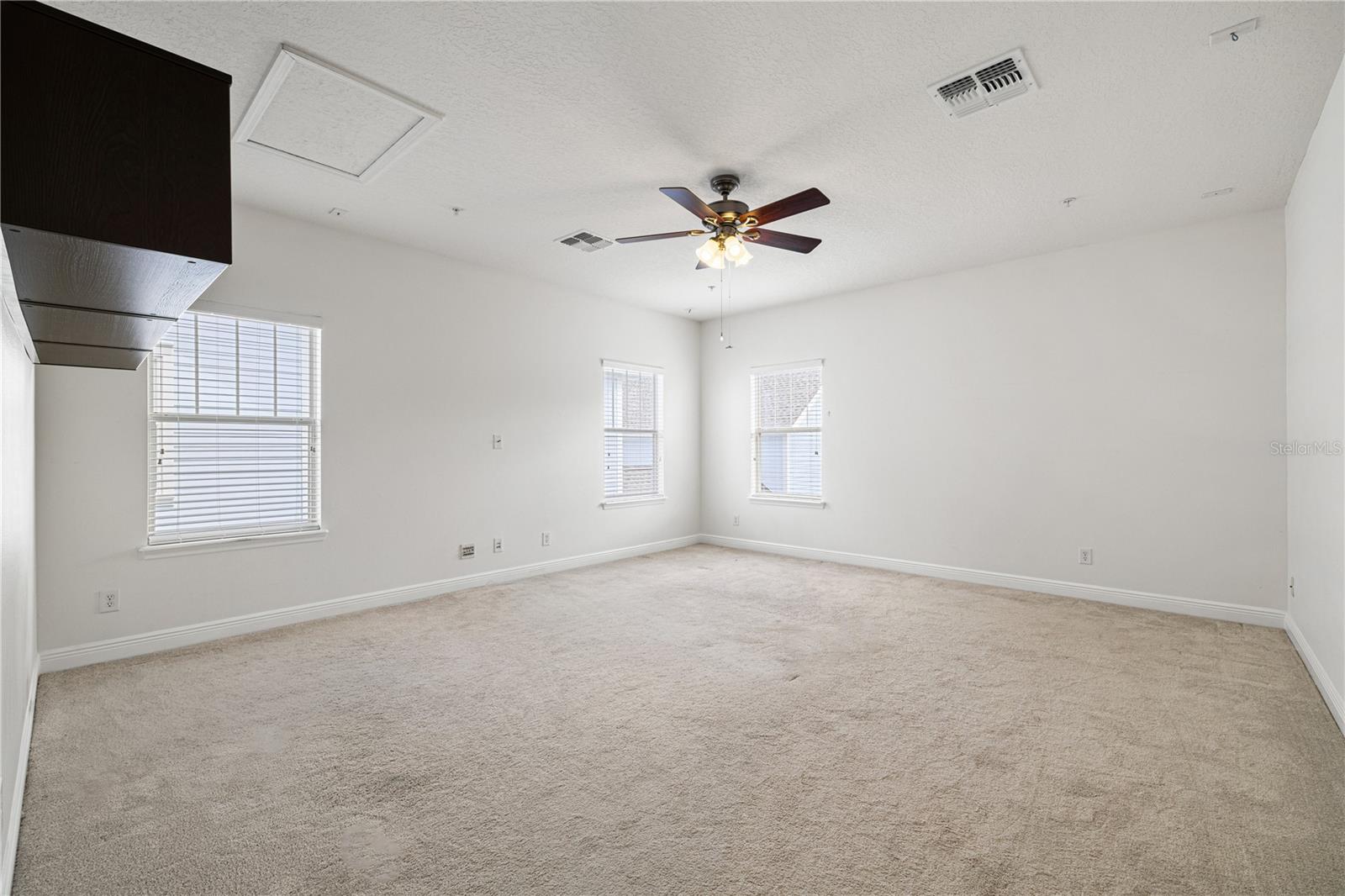 Listing photo id 56 for 5338 Ardsdale Lane