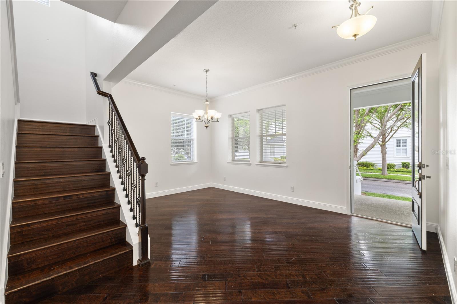 Listing photo id 4 for 5338 Ardsdale Lane