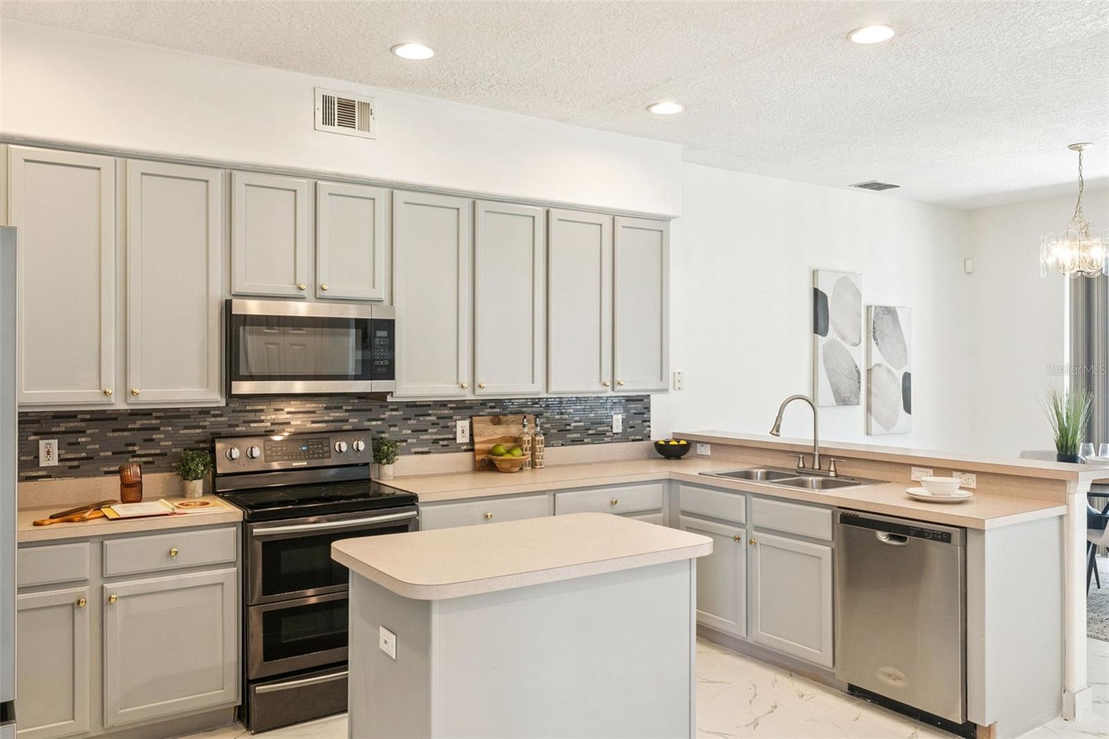 Image 6 of 52 For 2205 Wintermere Pointe Drive