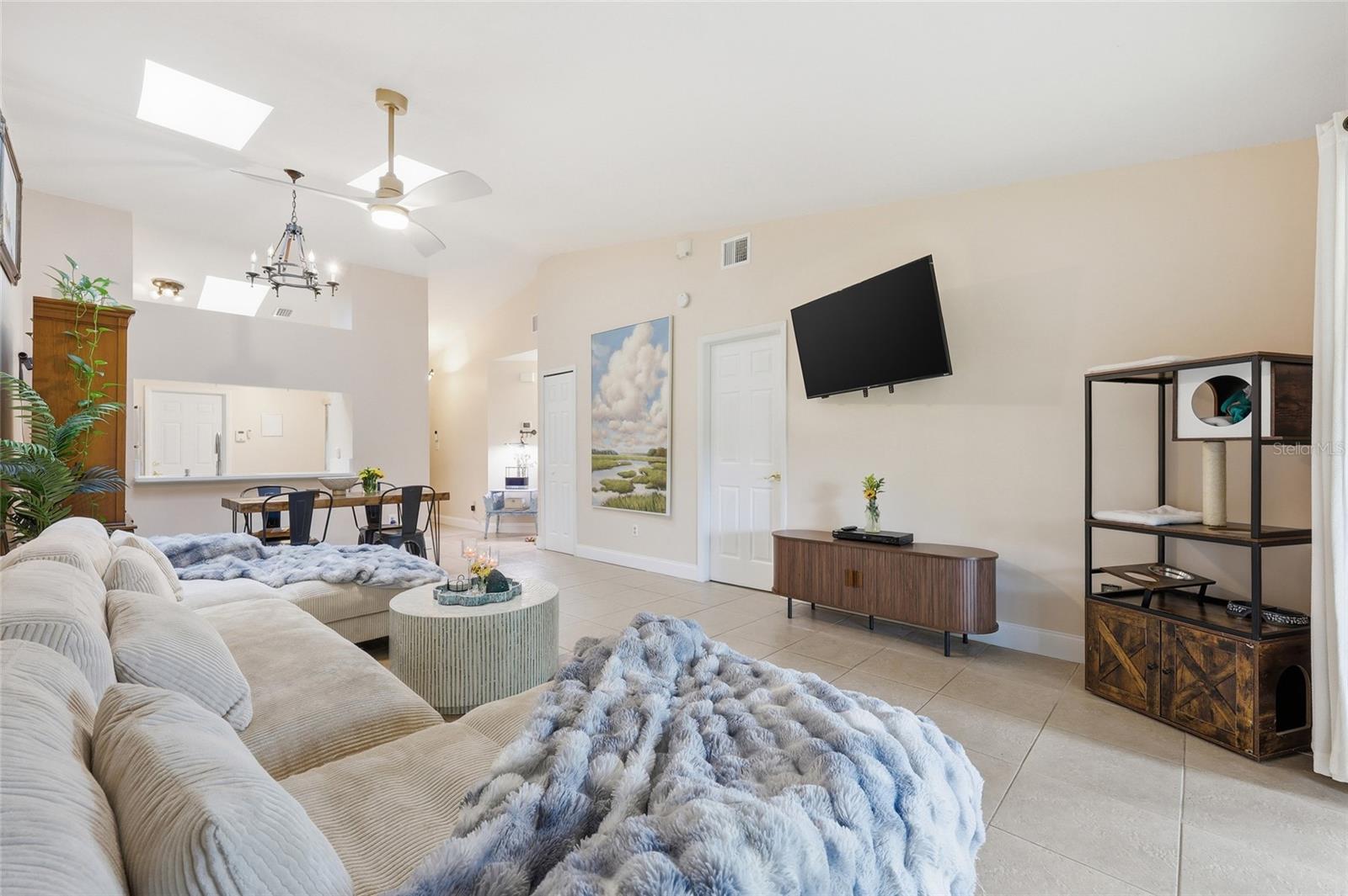 Image 8 of 18 For 993 Wildflower Way