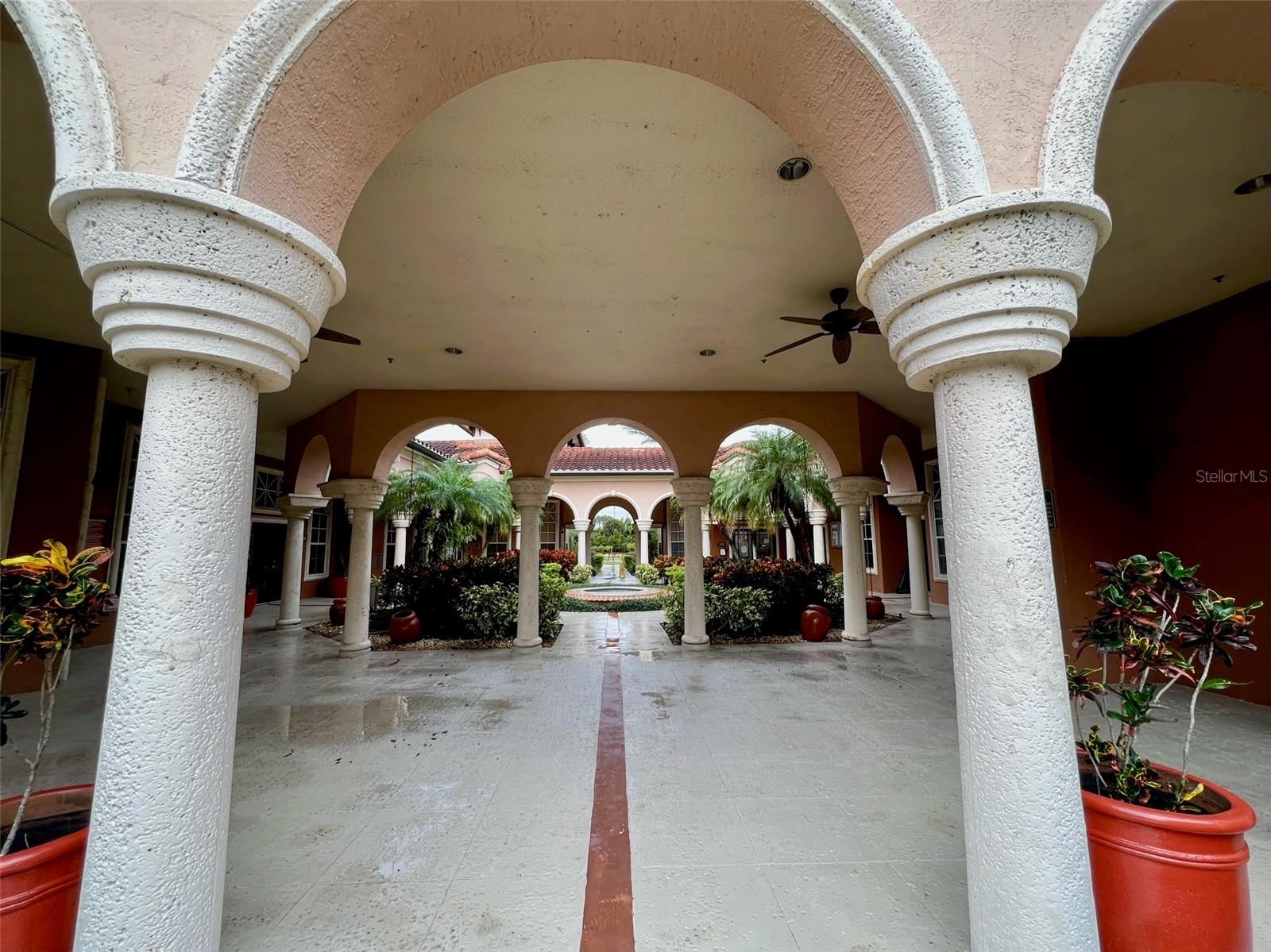 Image 19 of 22 For 5578 Metrowest Boulevard 1-302