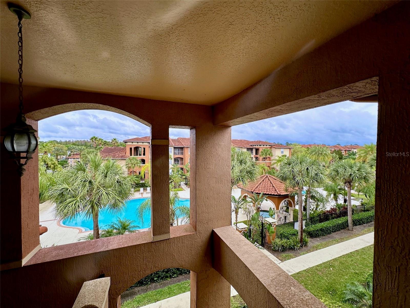 Image 2 of 22 For 5578 Metrowest Boulevard 1-302