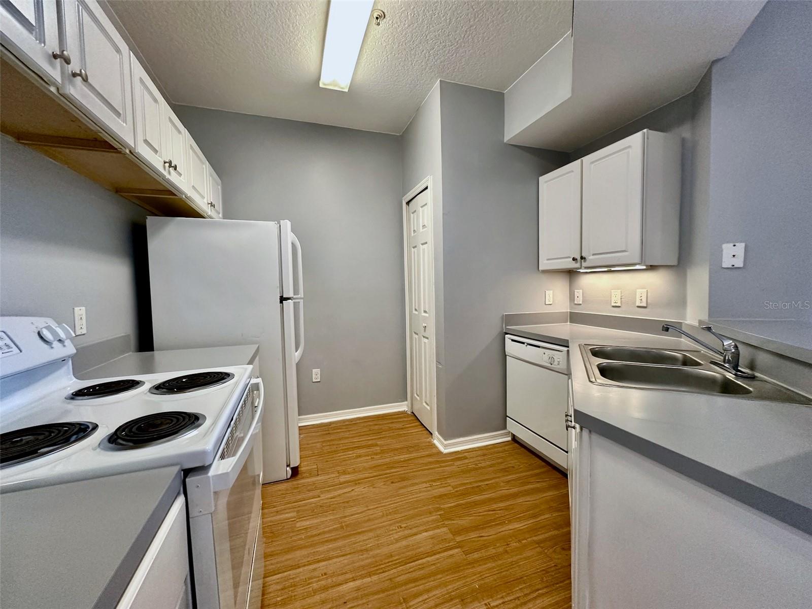 Image 5 of 22 For 5578 Metrowest Boulevard 1-302