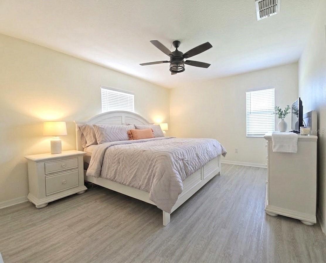 Image 10 of 21 For 16075 16th Terrace