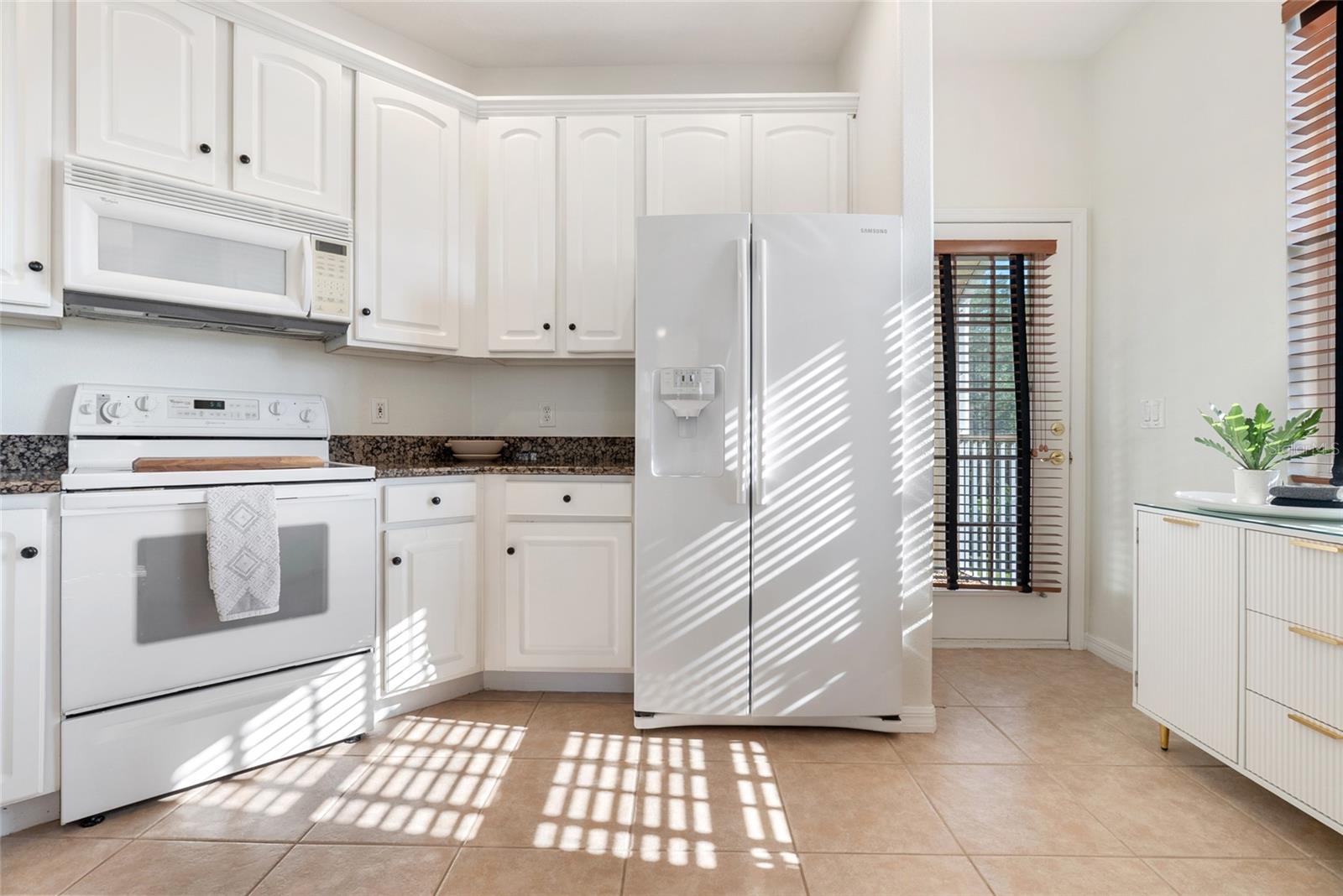 Image 11 of 39 For 13415 Fountainbleau Drive 5-6