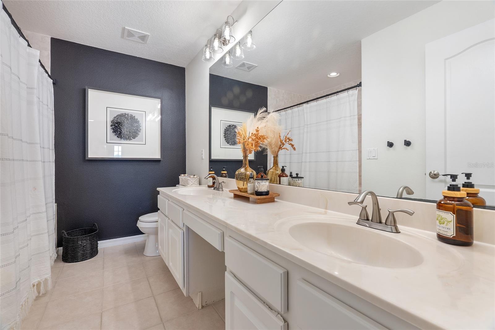 Image 21 of 39 For 13415 Fountainbleau Drive 5-6