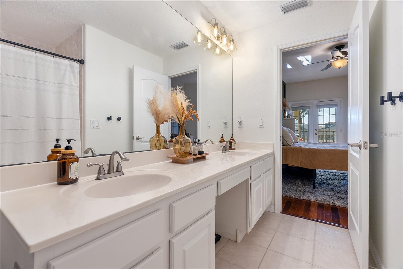 Image 22 of 39 For 13415 Fountainbleau Drive 5-6