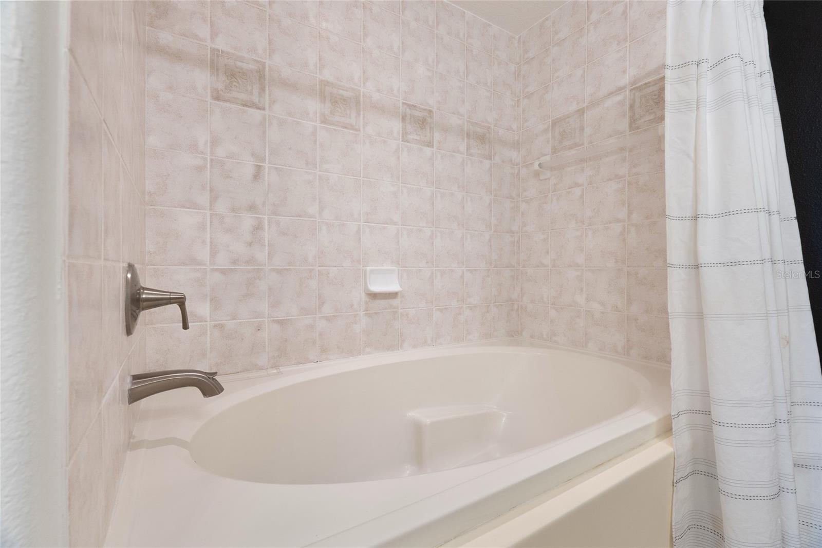 Image 23 of 39 For 13415 Fountainbleau Drive 5-6