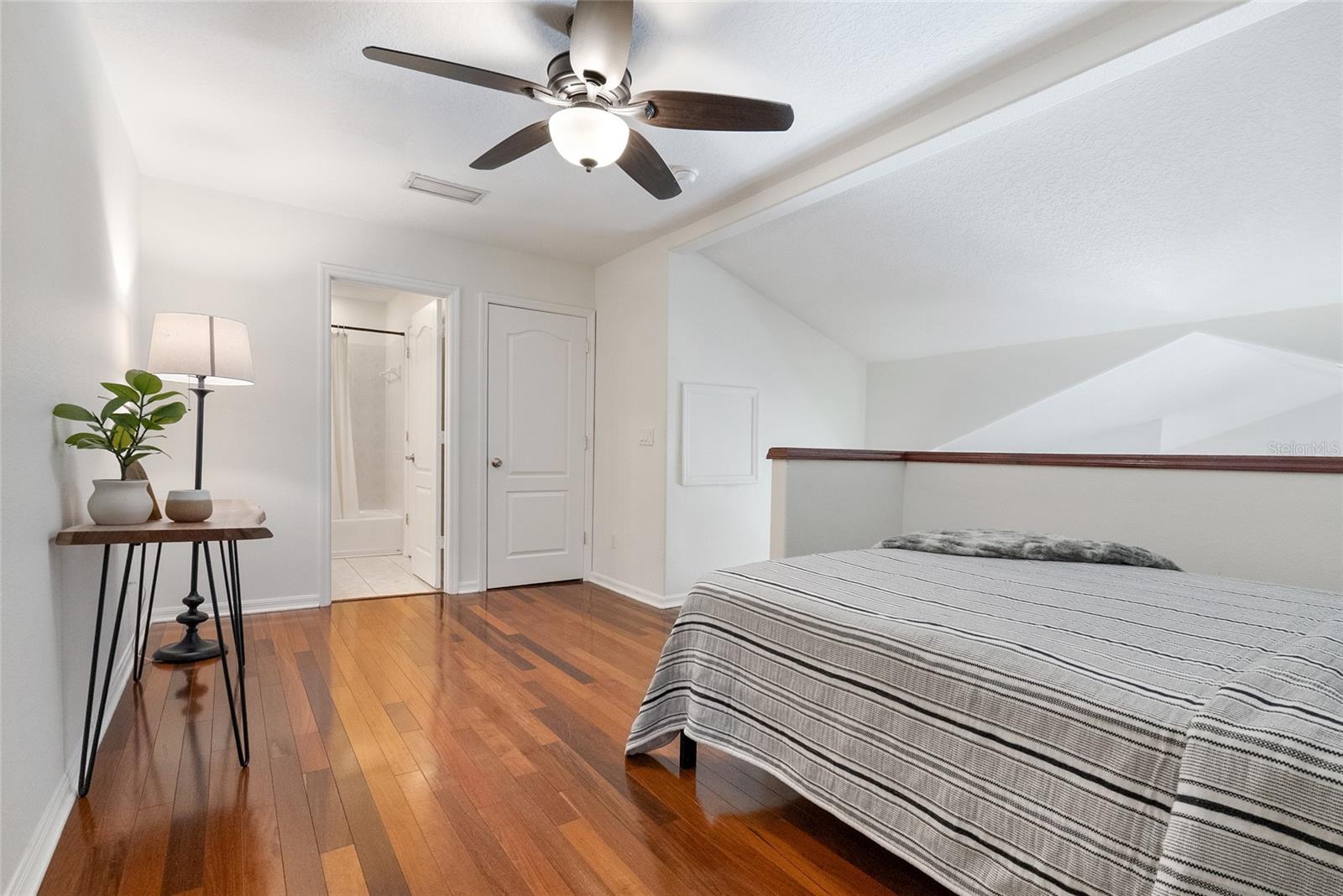 Image 29 of 39 For 13415 Fountainbleau Drive 5-6