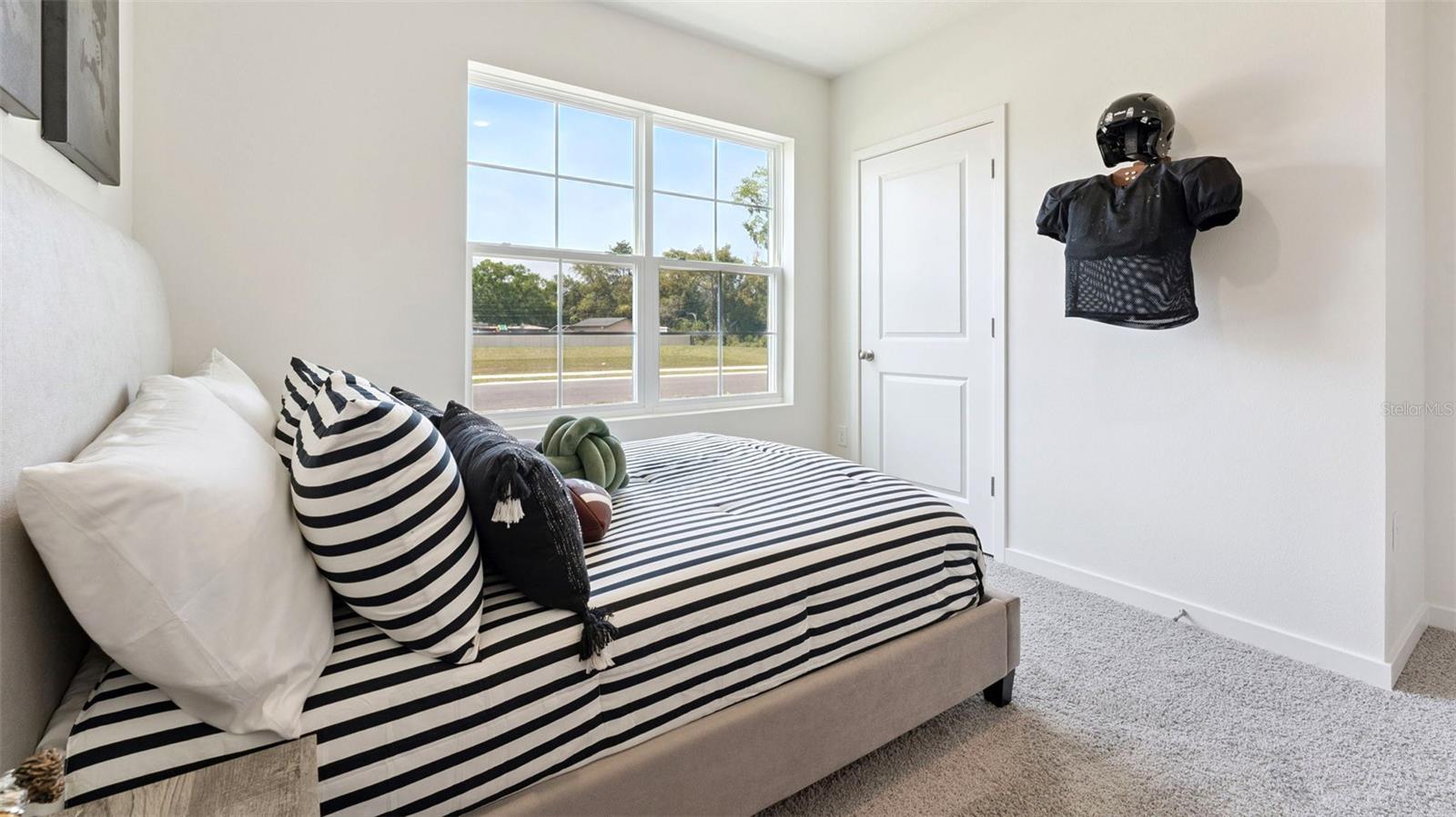 Image 17 of 41 For 992 Champion Rdg Drive