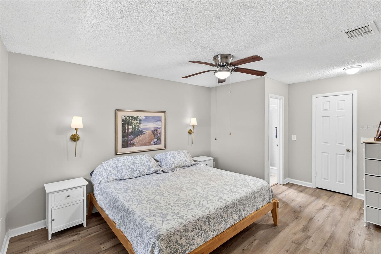 Image 7 of 37 For 2225 Winter Woods Boulevard