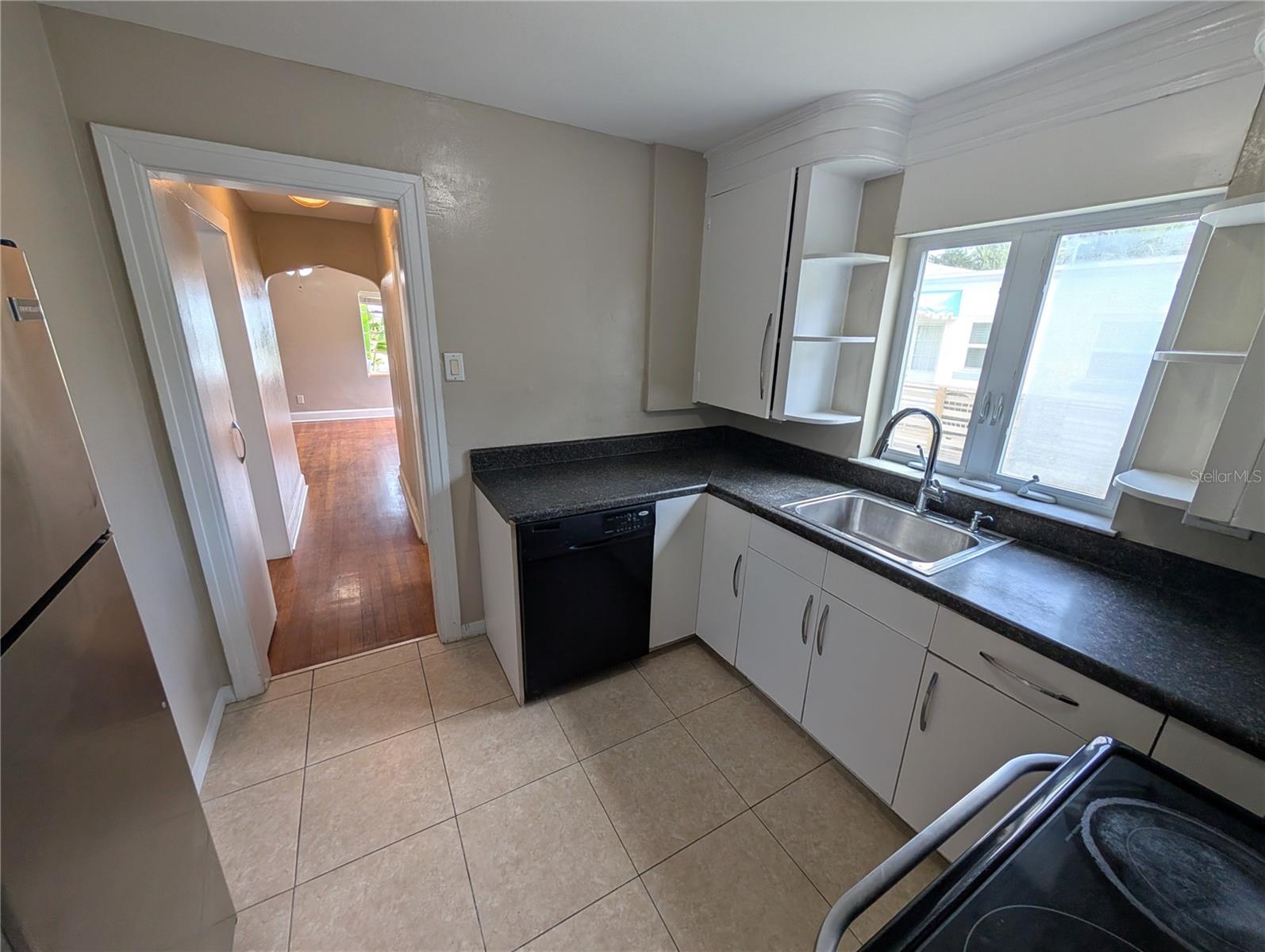 Image 4 of 12 For 520 11th Avenue N 3