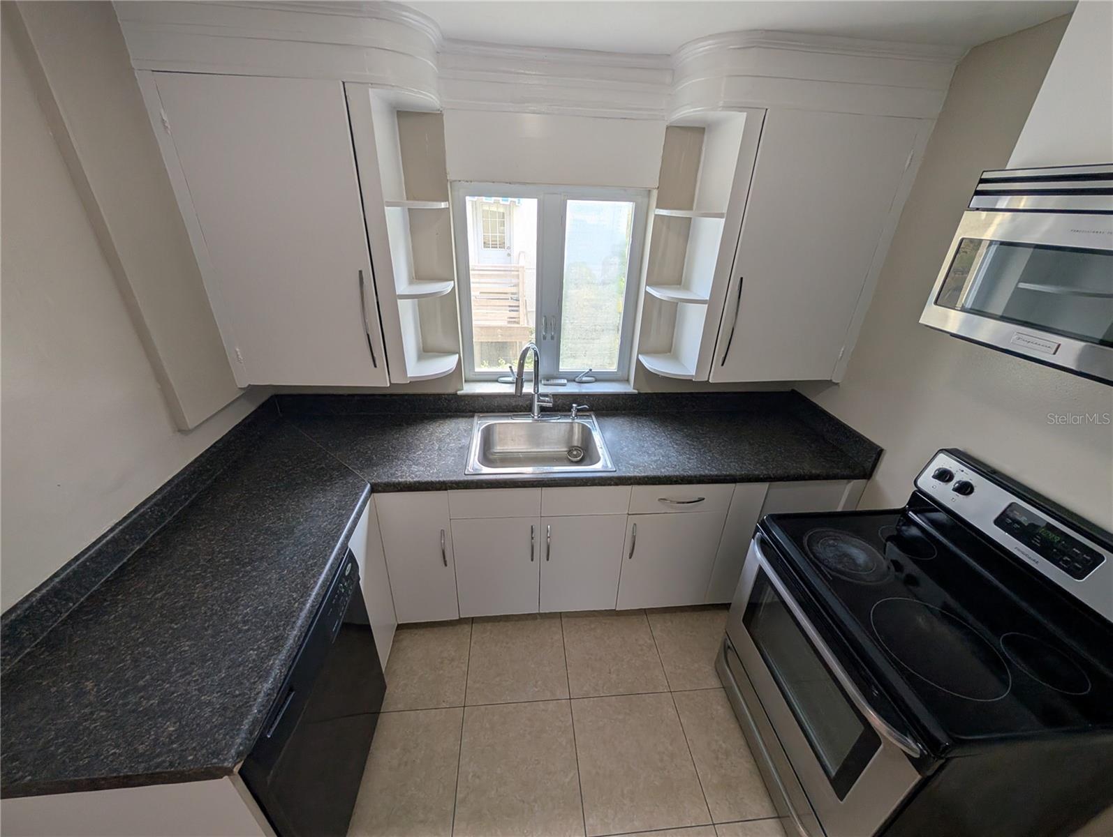 Image 5 of 12 For 520 11th Avenue N 3