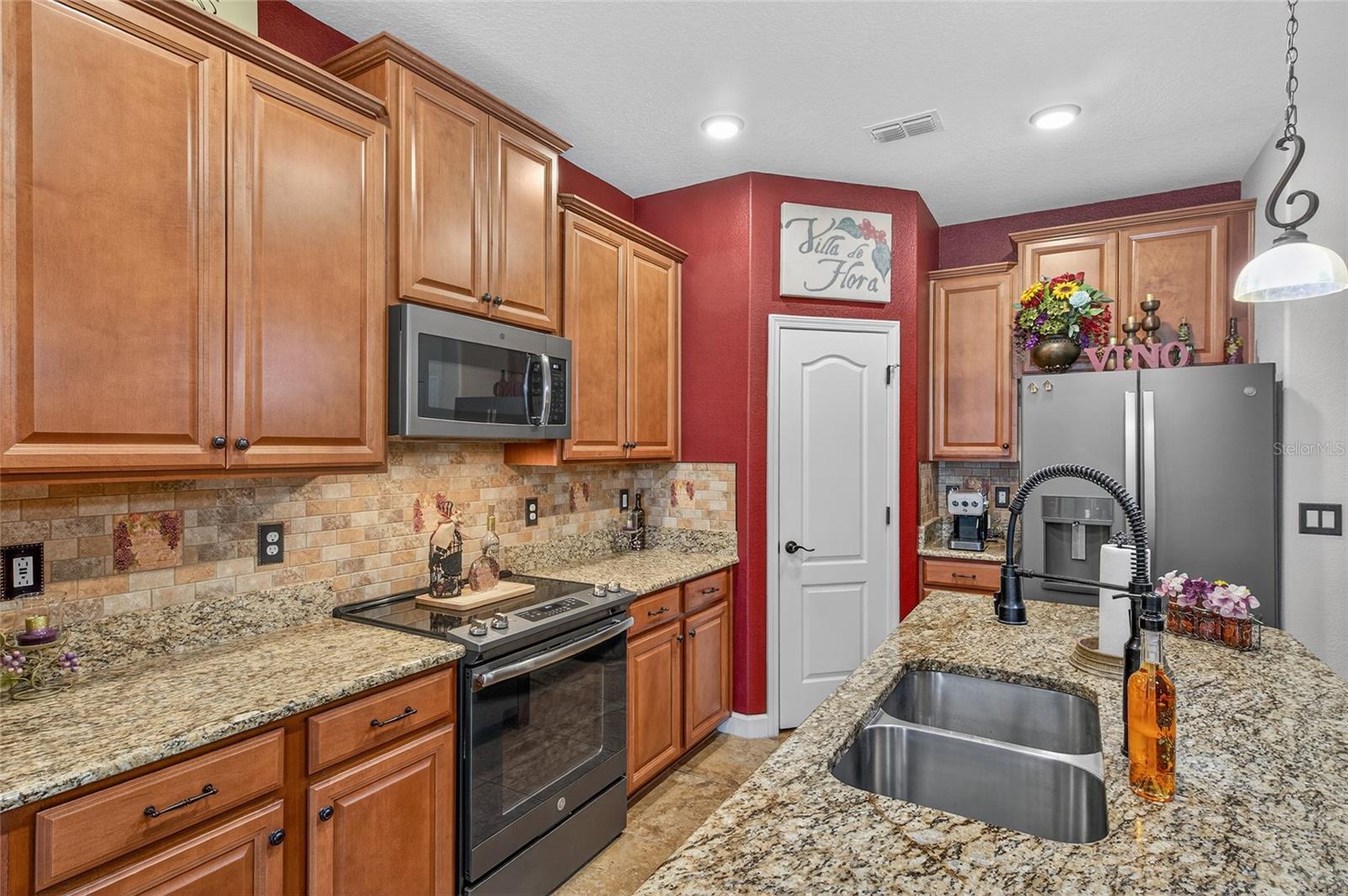 Image 15 of 41 For 2202 Romanum Drive