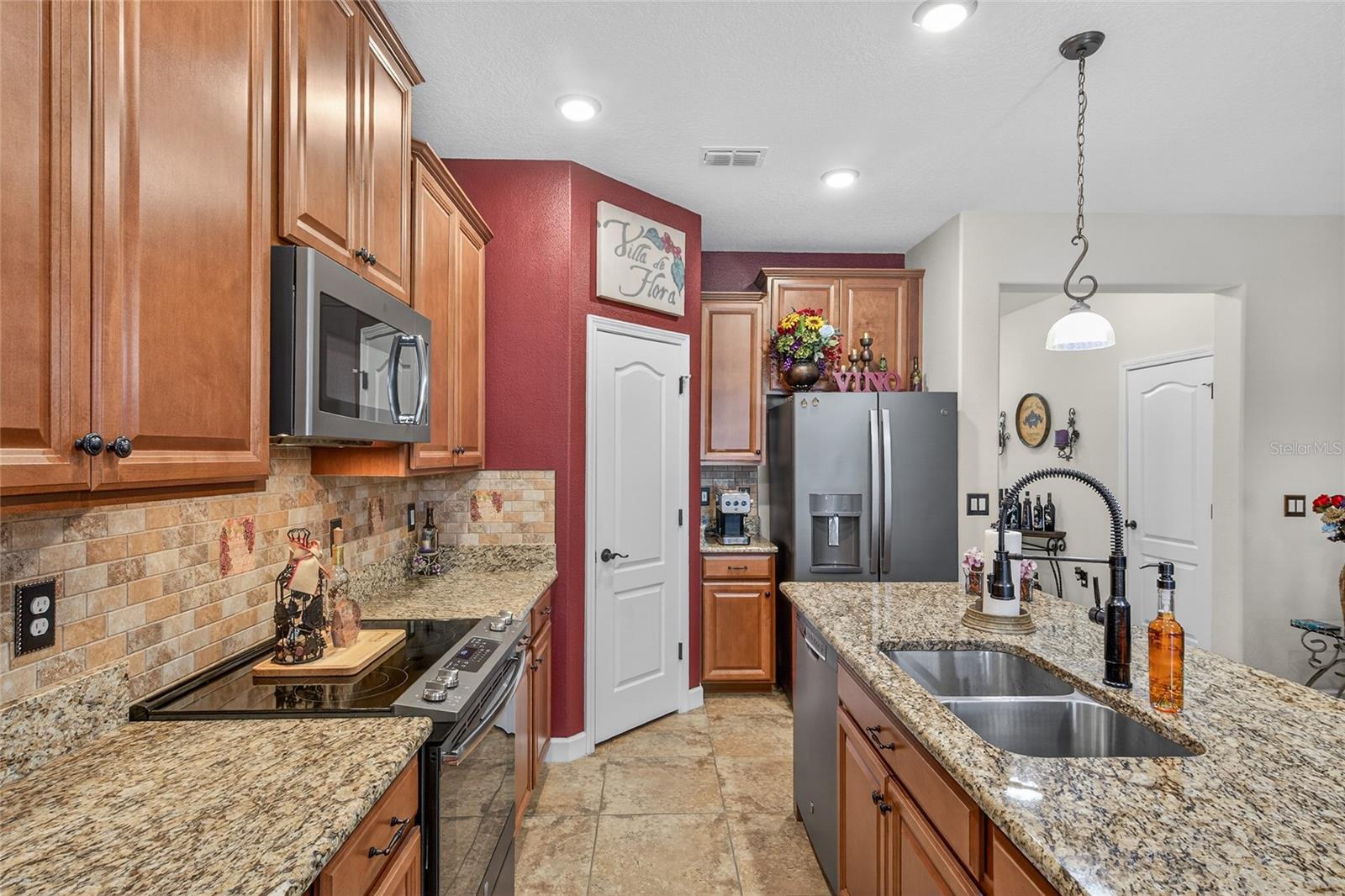 Image 16 of 41 For 2202 Romanum Drive