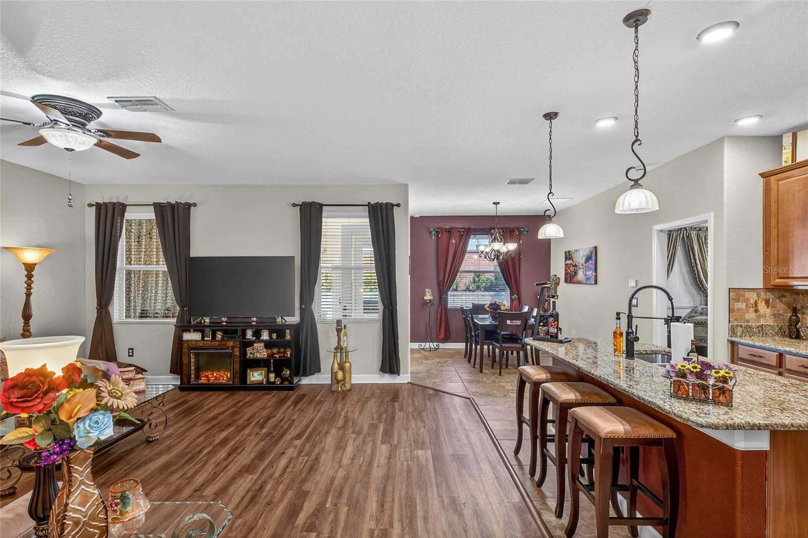 Image 21 of 41 For 2202 Romanum Drive