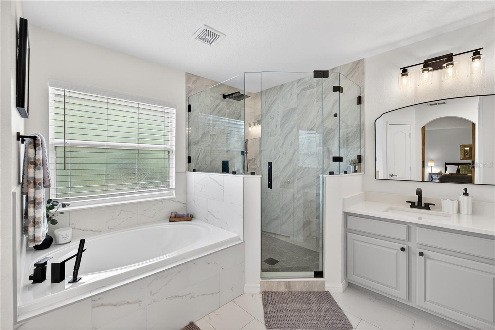 Image 22 of 37 For 16124 Birchwood Way
