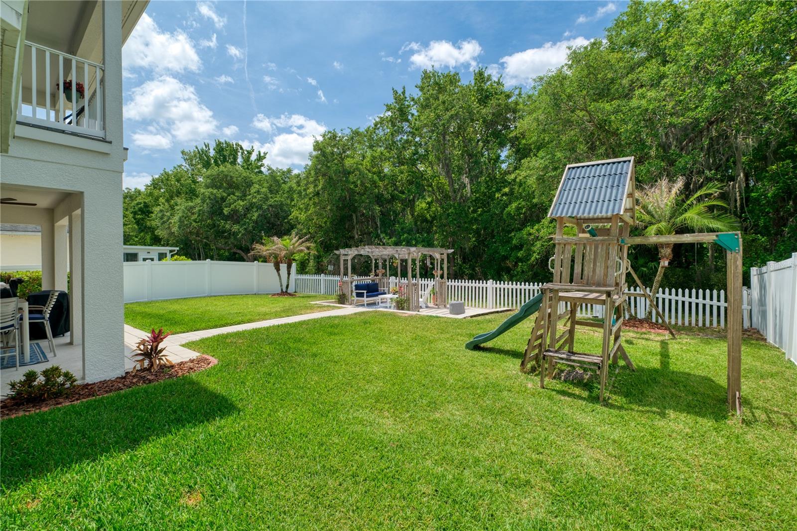 Image 32 of 37 For 16124 Birchwood Way