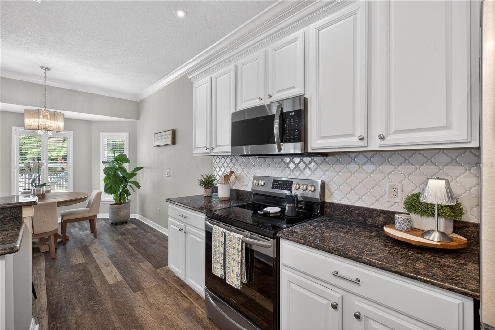 Image 9 of 37 For 16124 Birchwood Way