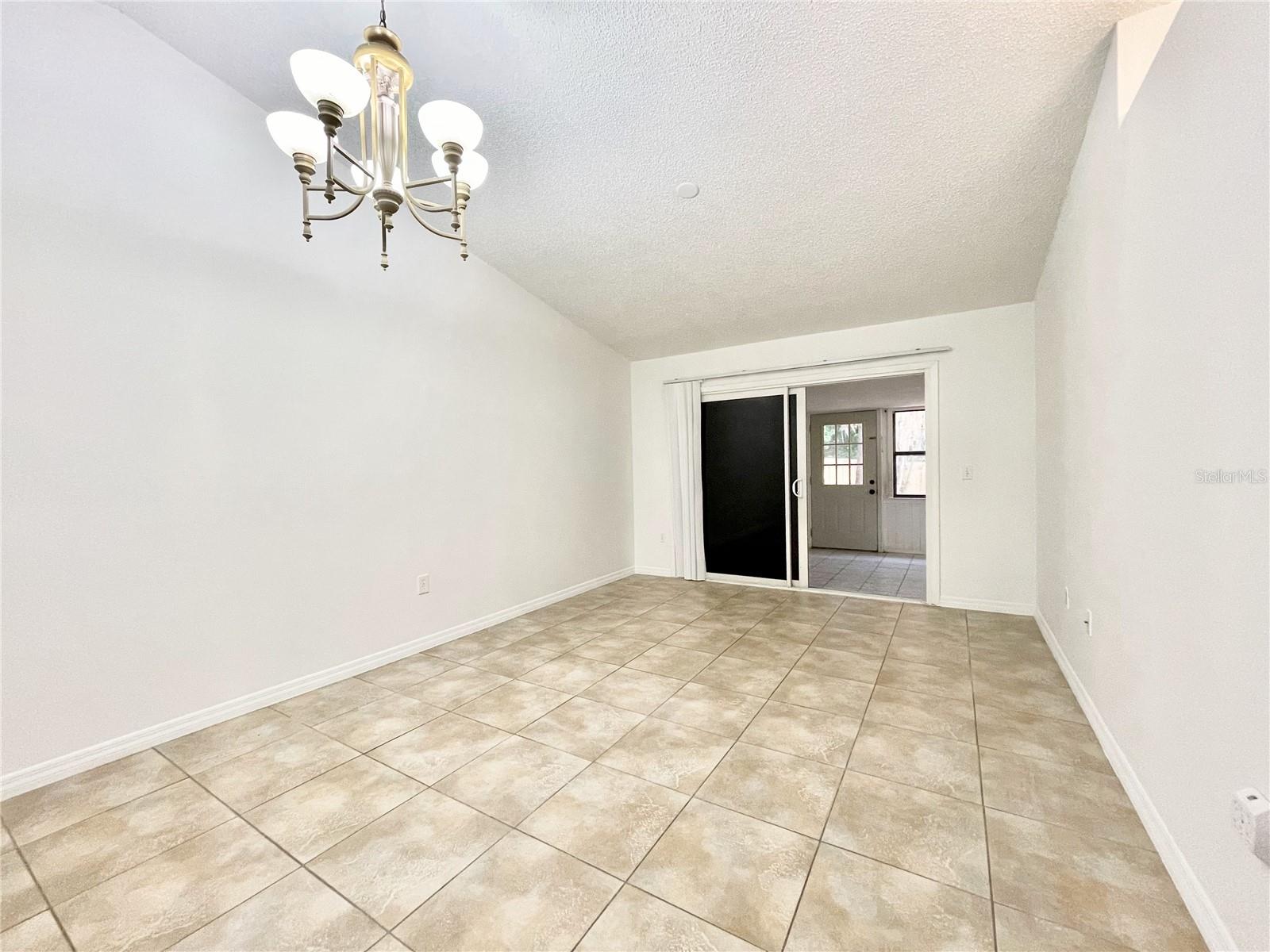 Image 10 of 36 For 9816 River Crest Court