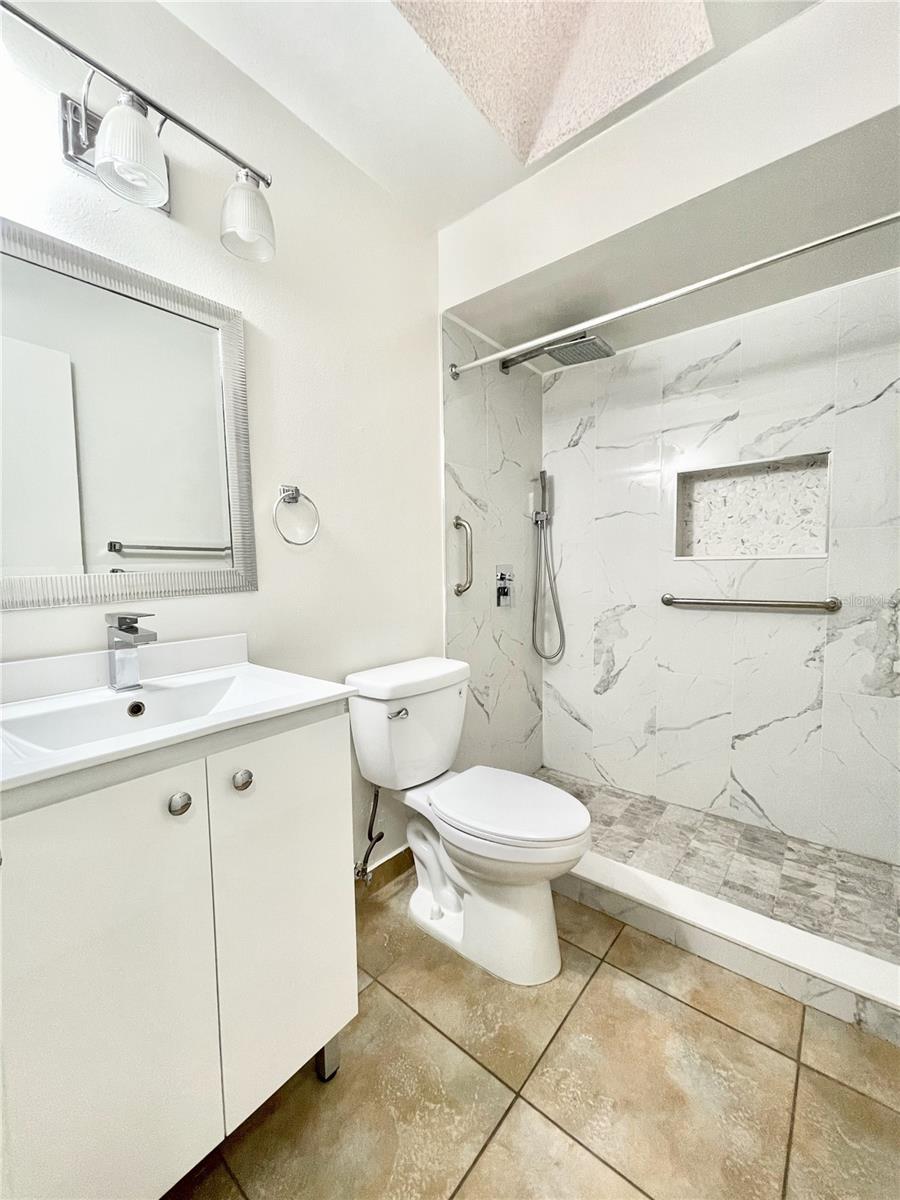 Image 11 of 36 For 9816 River Crest Court