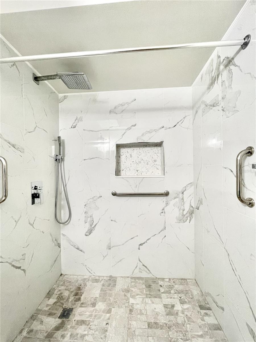 Image 12 of 36 For 9816 River Crest Court