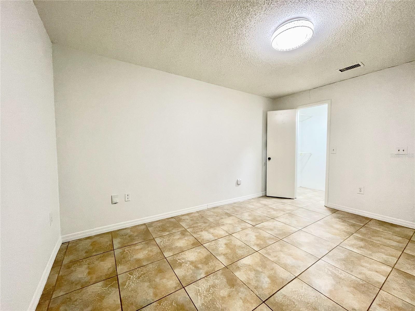 Image 15 of 36 For 9816 River Crest Court