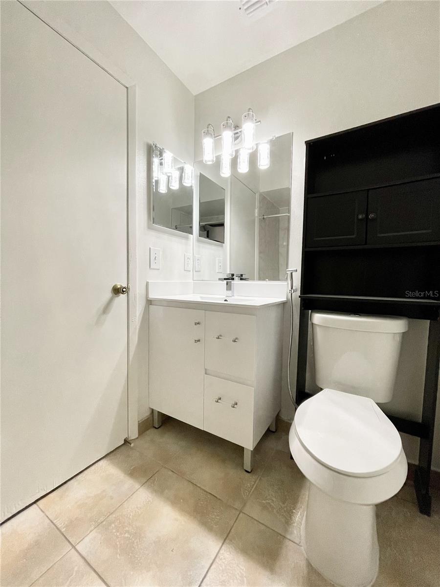 Image 17 of 36 For 9816 River Crest Court