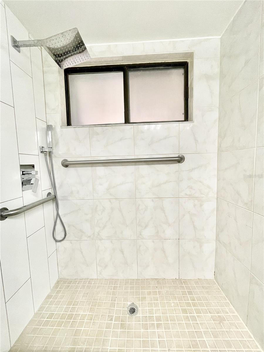 Image 18 of 36 For 9816 River Crest Court