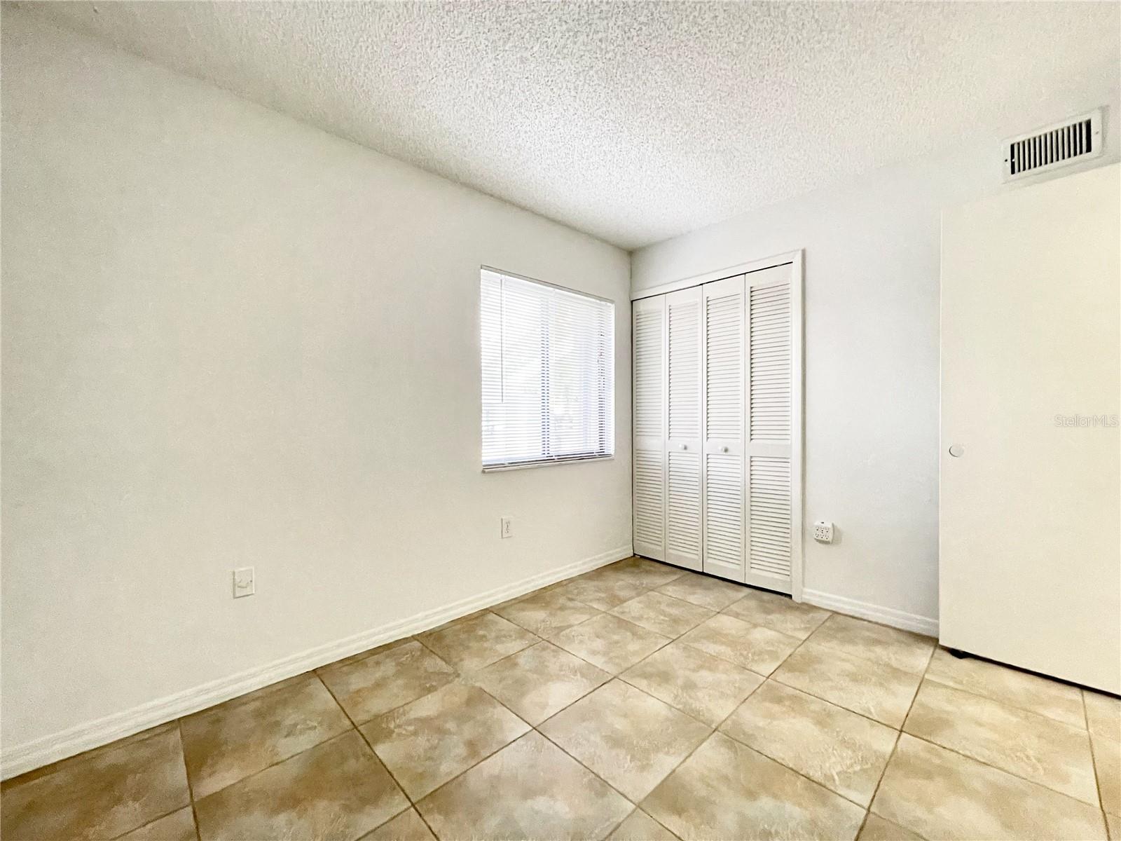 Image 19 of 36 For 9816 River Crest Court