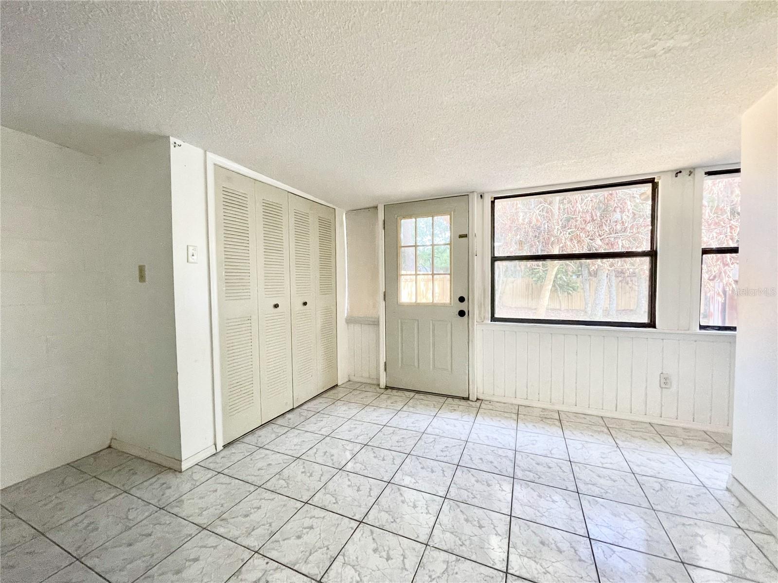 Image 20 of 36 For 9816 River Crest Court