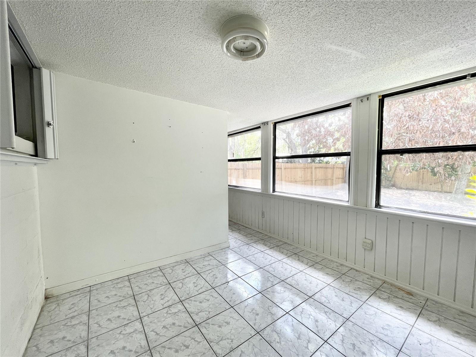 Image 23 of 36 For 9816 River Crest Court