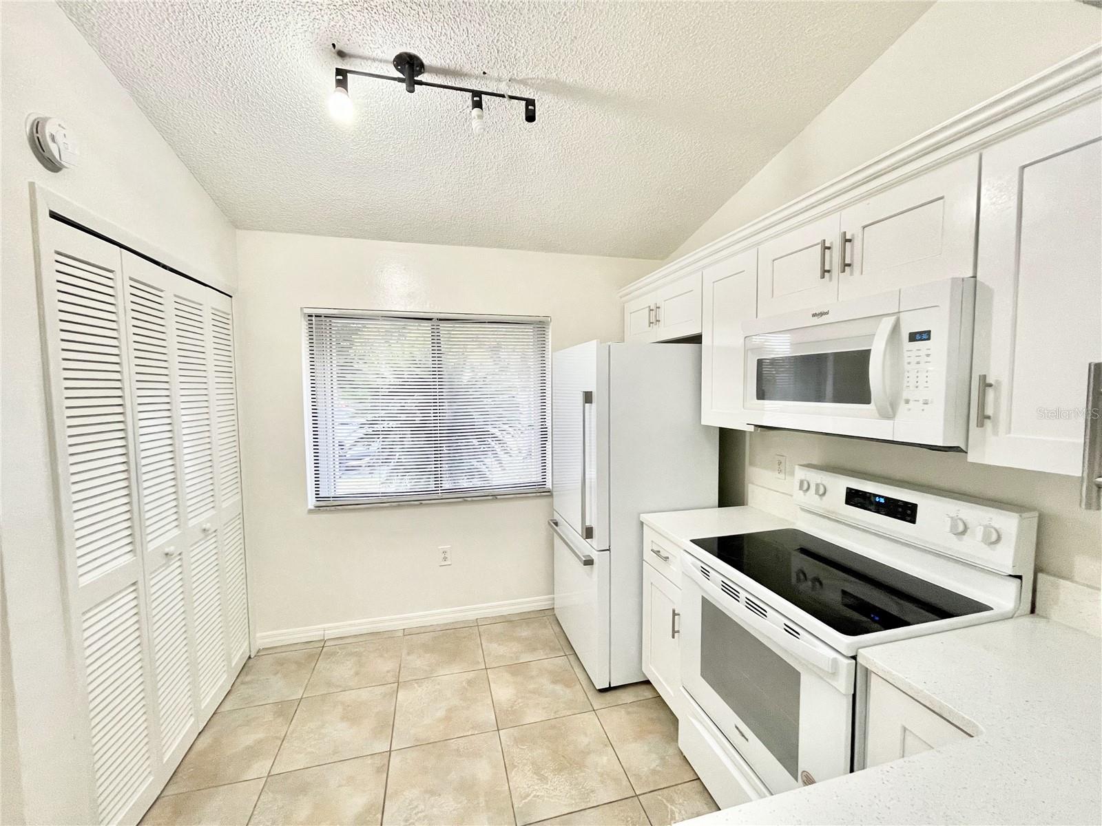 Image 4 of 36 For 9816 River Crest Court