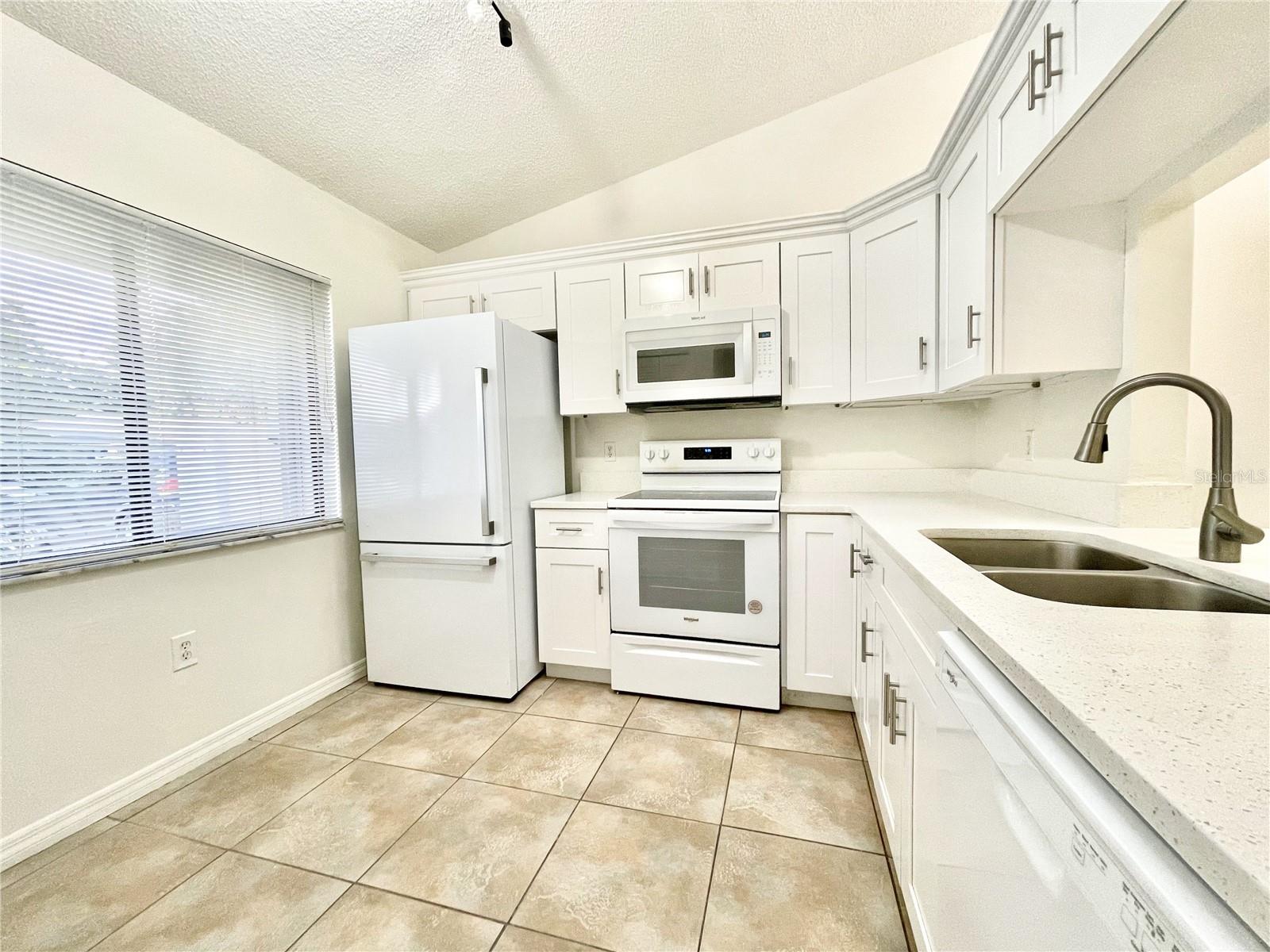 Image 5 of 36 For 9816 River Crest Court