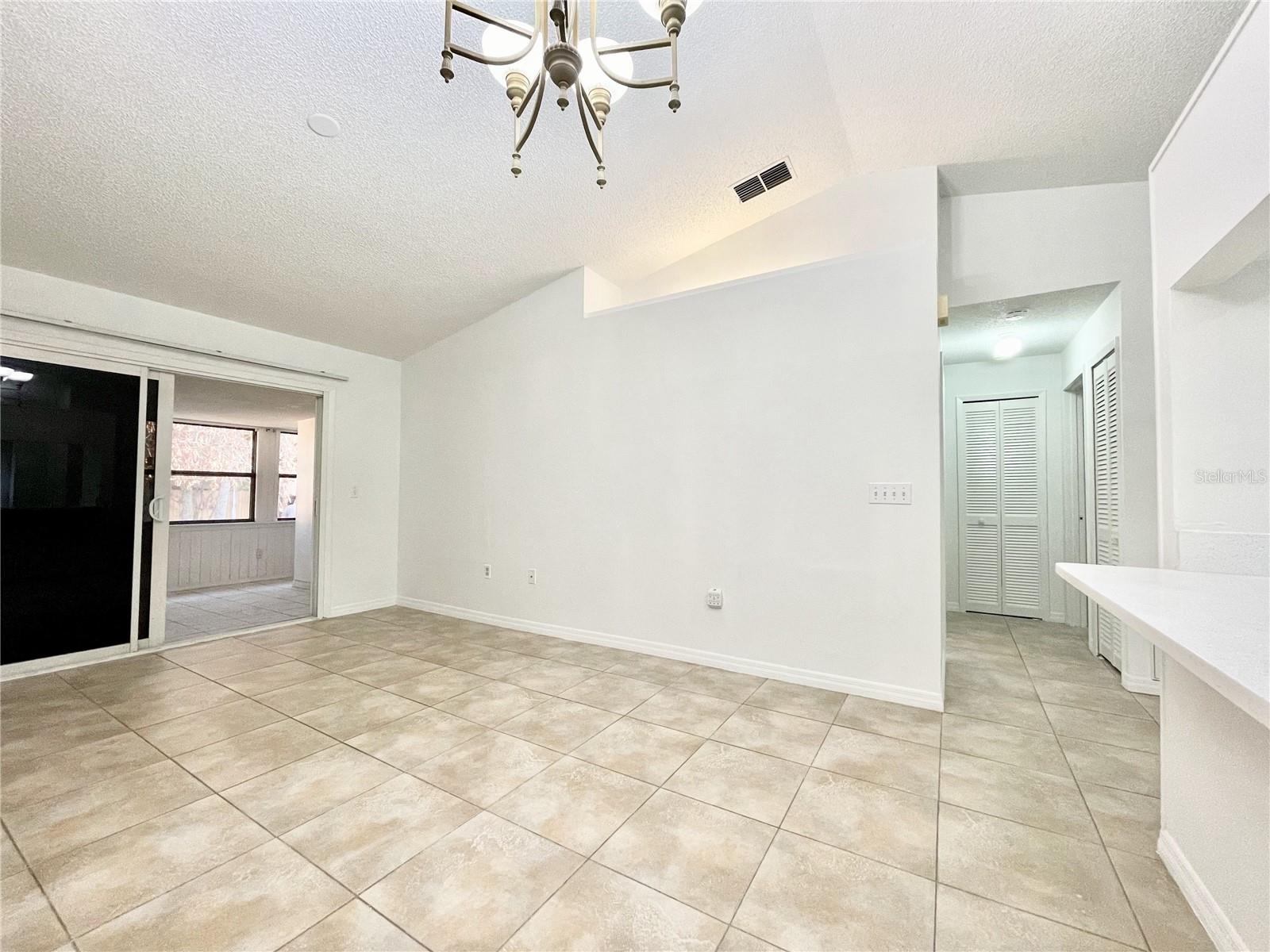 Image 6 of 36 For 9816 River Crest Court