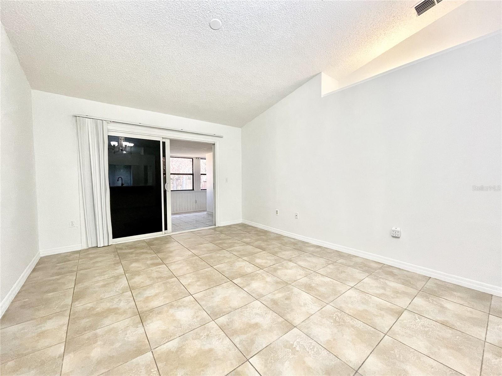 Image 7 of 36 For 9816 River Crest Court