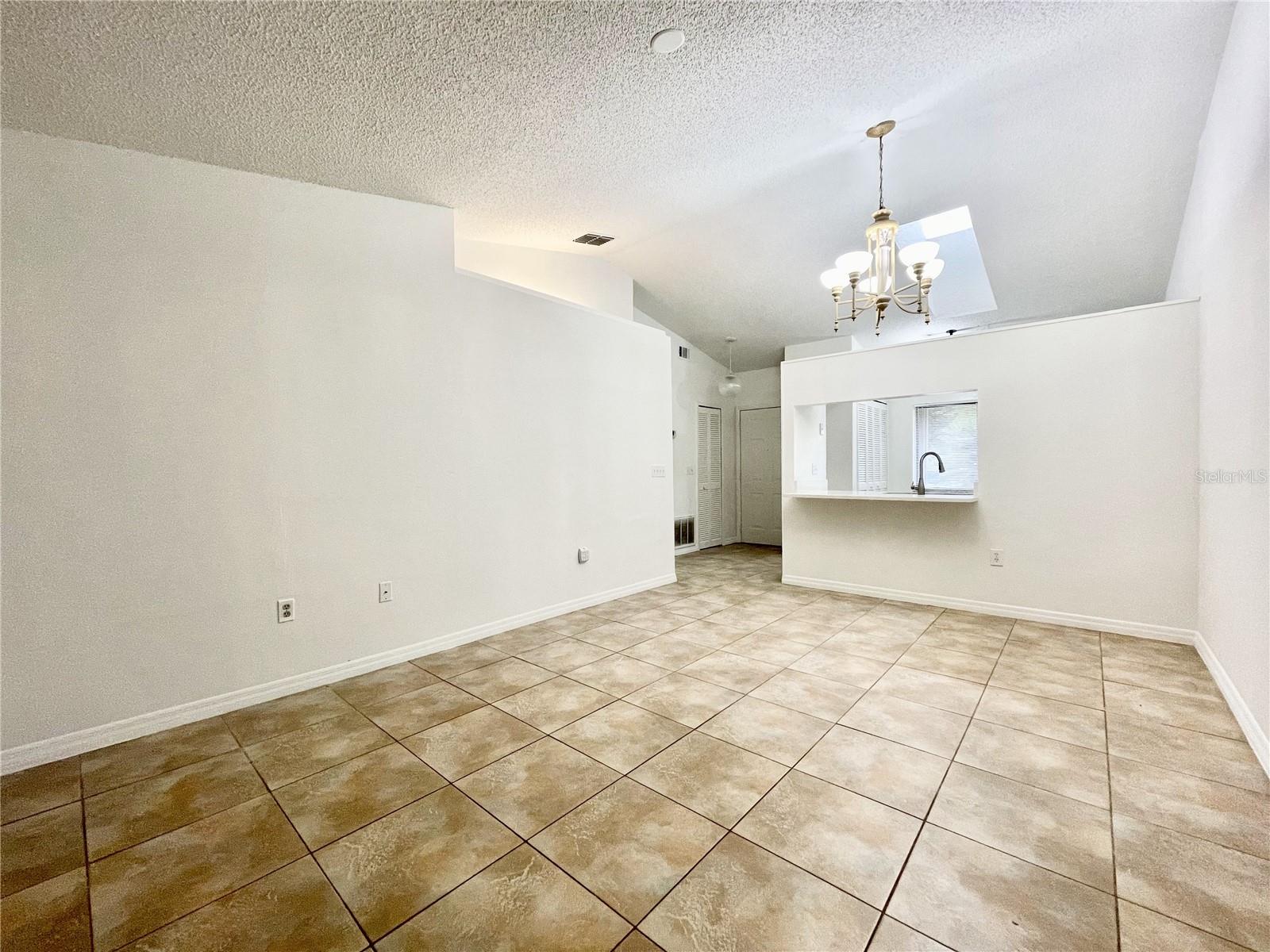 Image 8 of 36 For 9816 River Crest Court