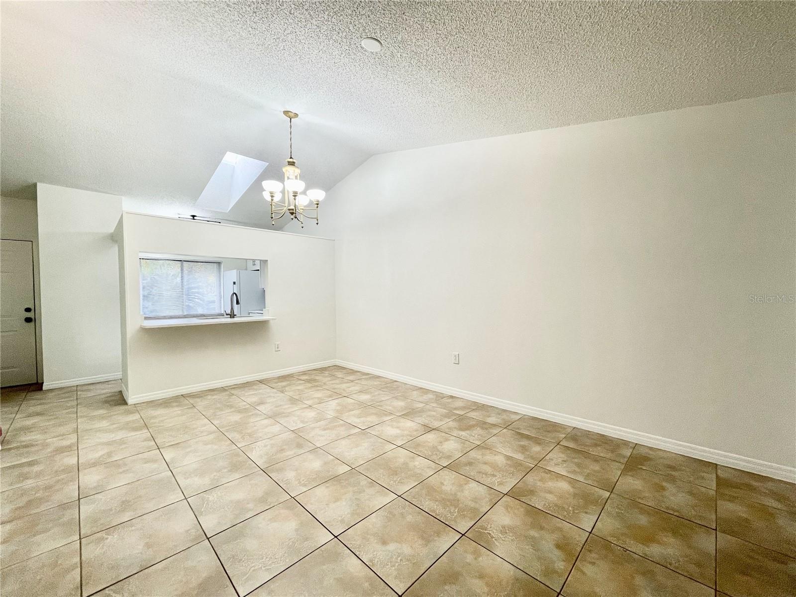 Image 9 of 36 For 9816 River Crest Court