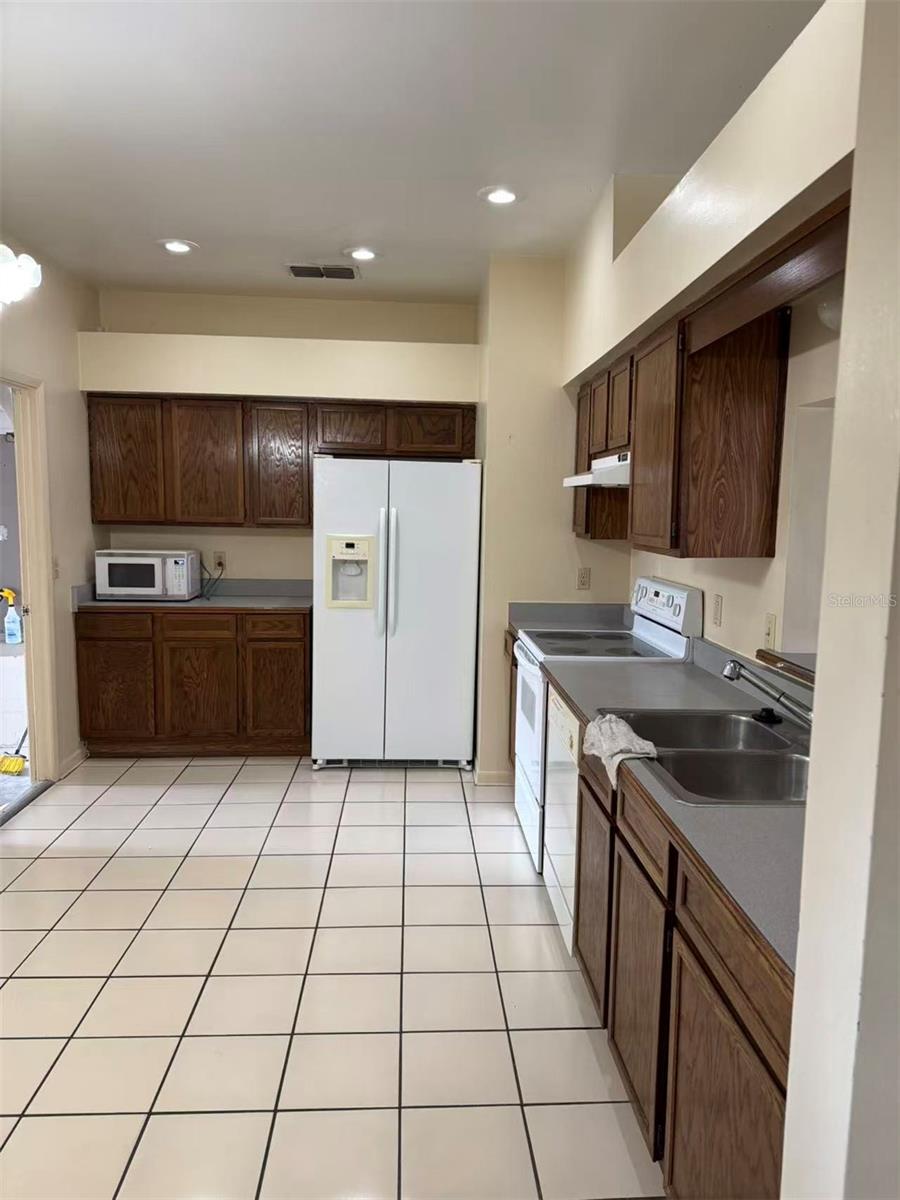 Image 4 of 61 For 4370 Sandhurst Drive