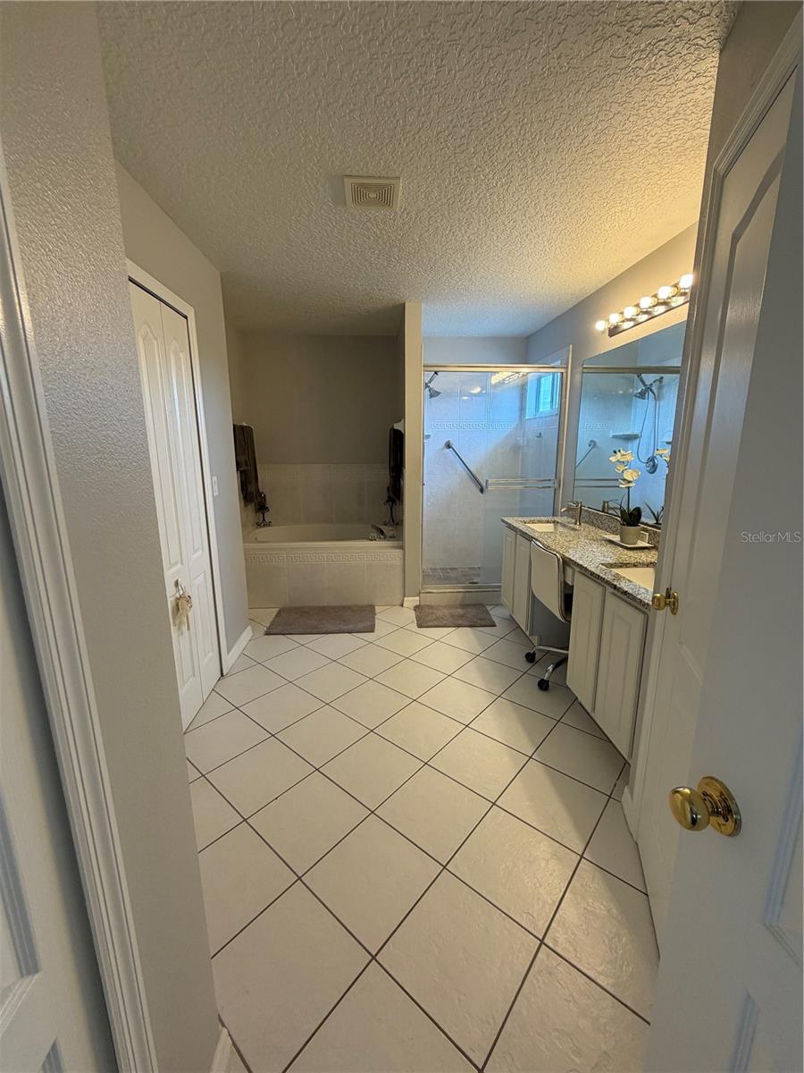 Image 25 of 53 For 2675 Dover Glen Circle