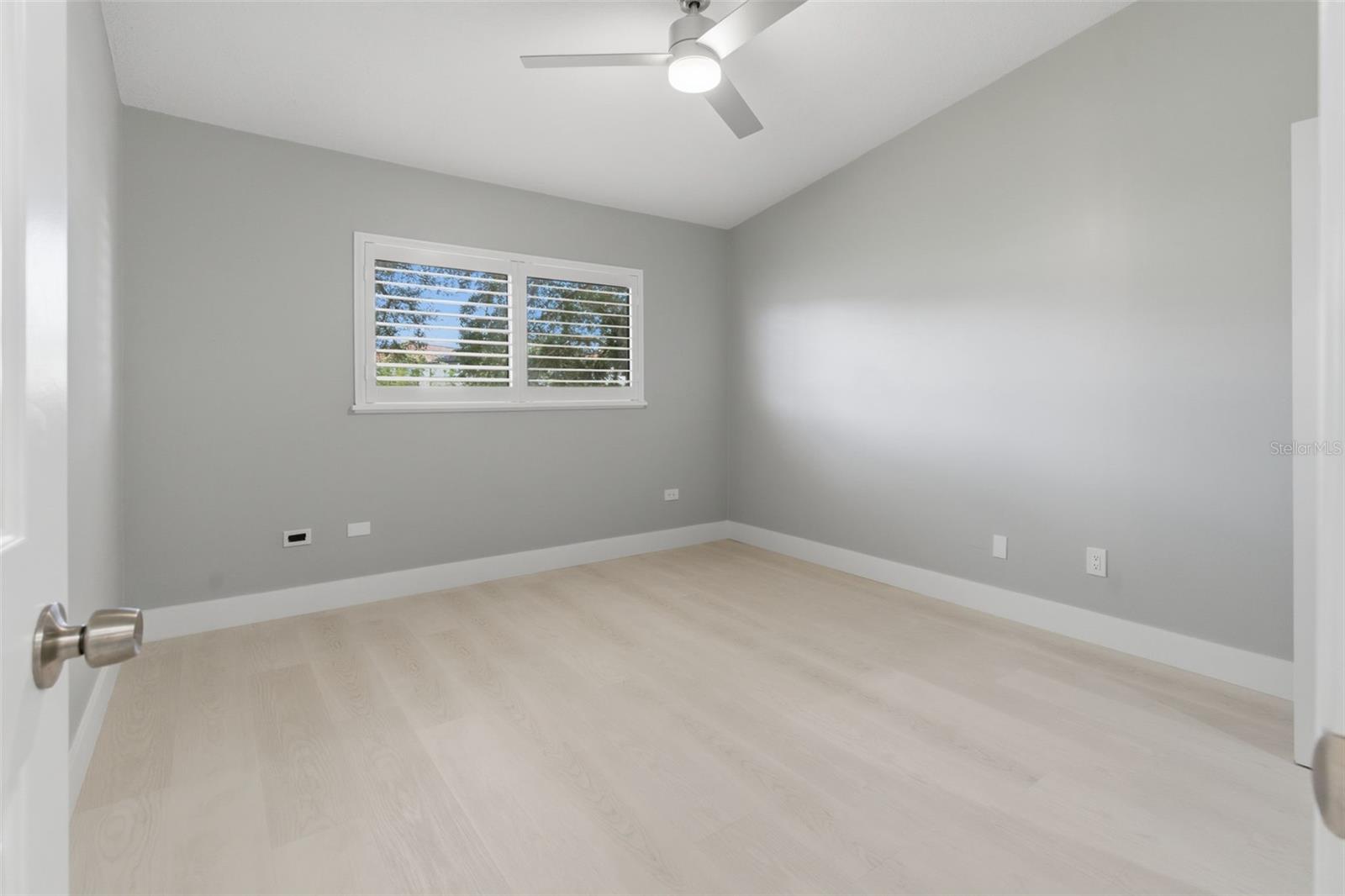 Image 19 of 34 For 8044 Sandpoint Boulevard