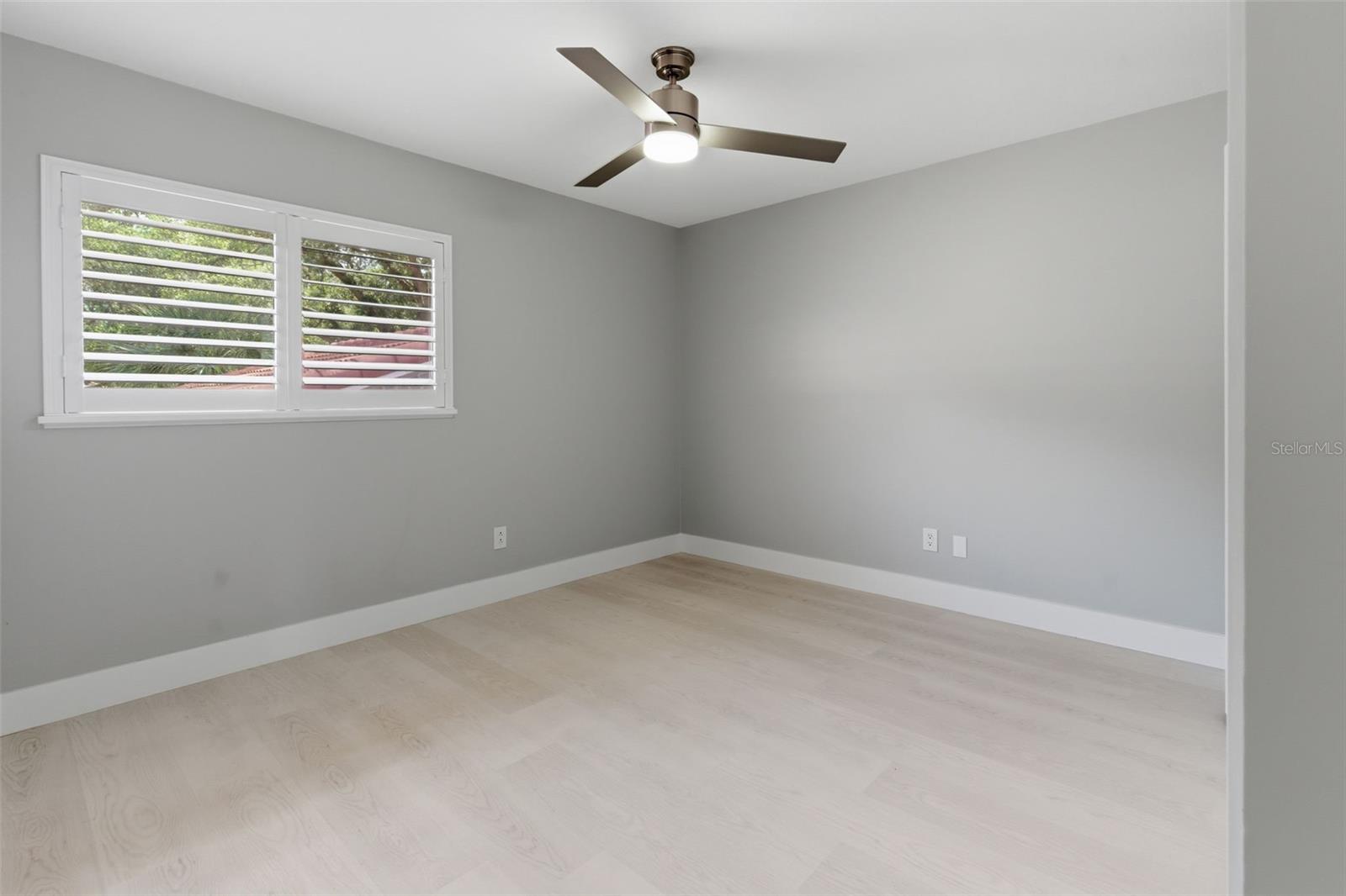 Image 22 of 34 For 8044 Sandpoint Boulevard