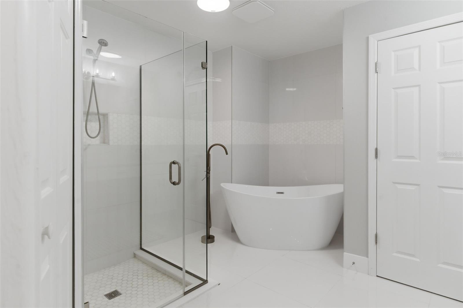 Image 24 of 34 For 8044 Sandpoint Boulevard