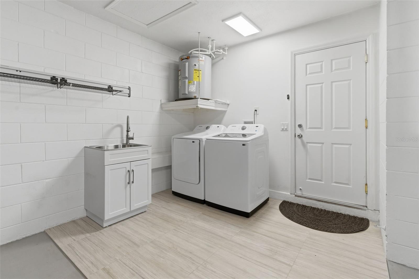 Image 29 of 34 For 8044 Sandpoint Boulevard