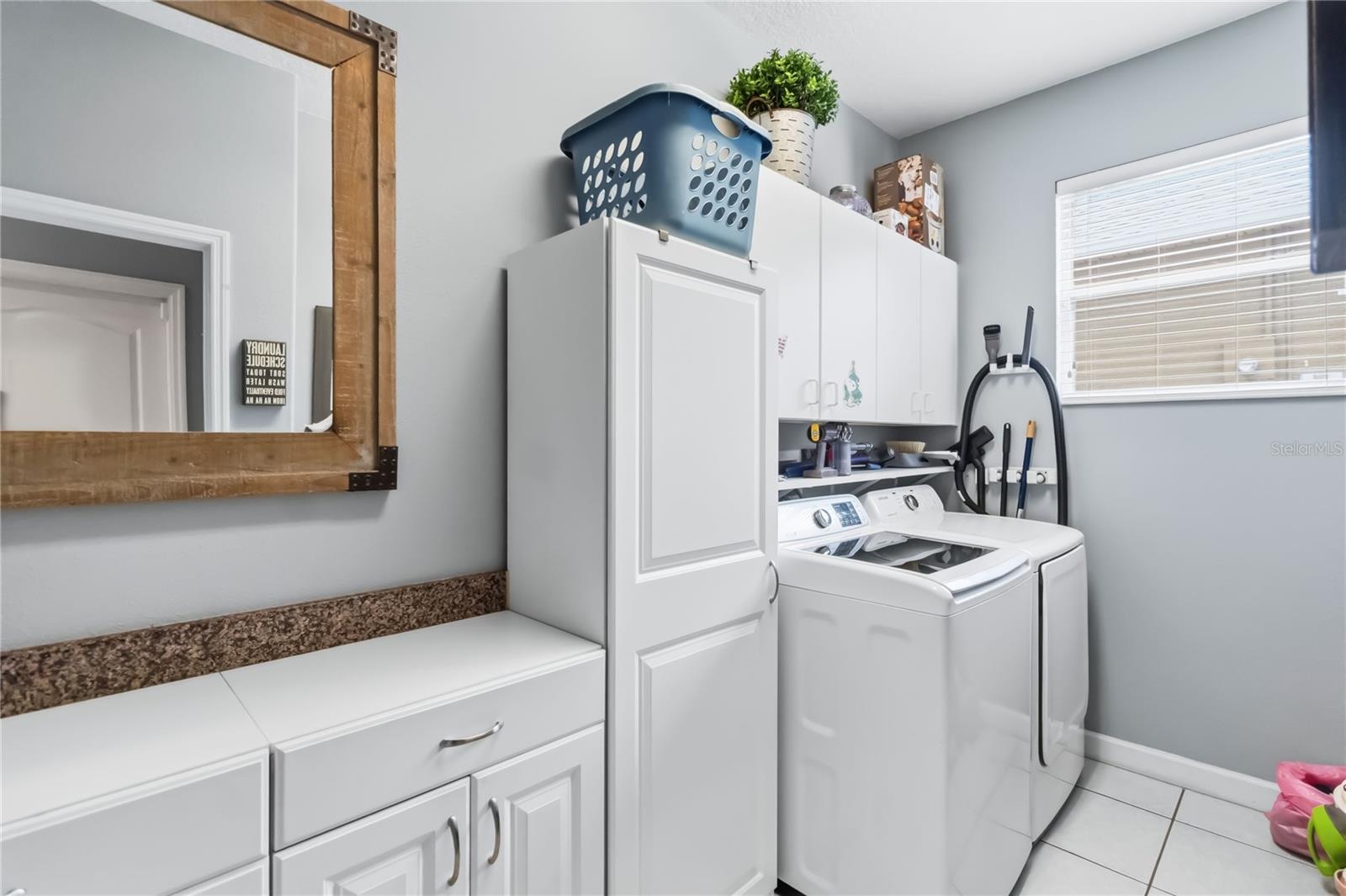 Image 12 of 39 For 1925 Breezy Hill Drive Windermere F