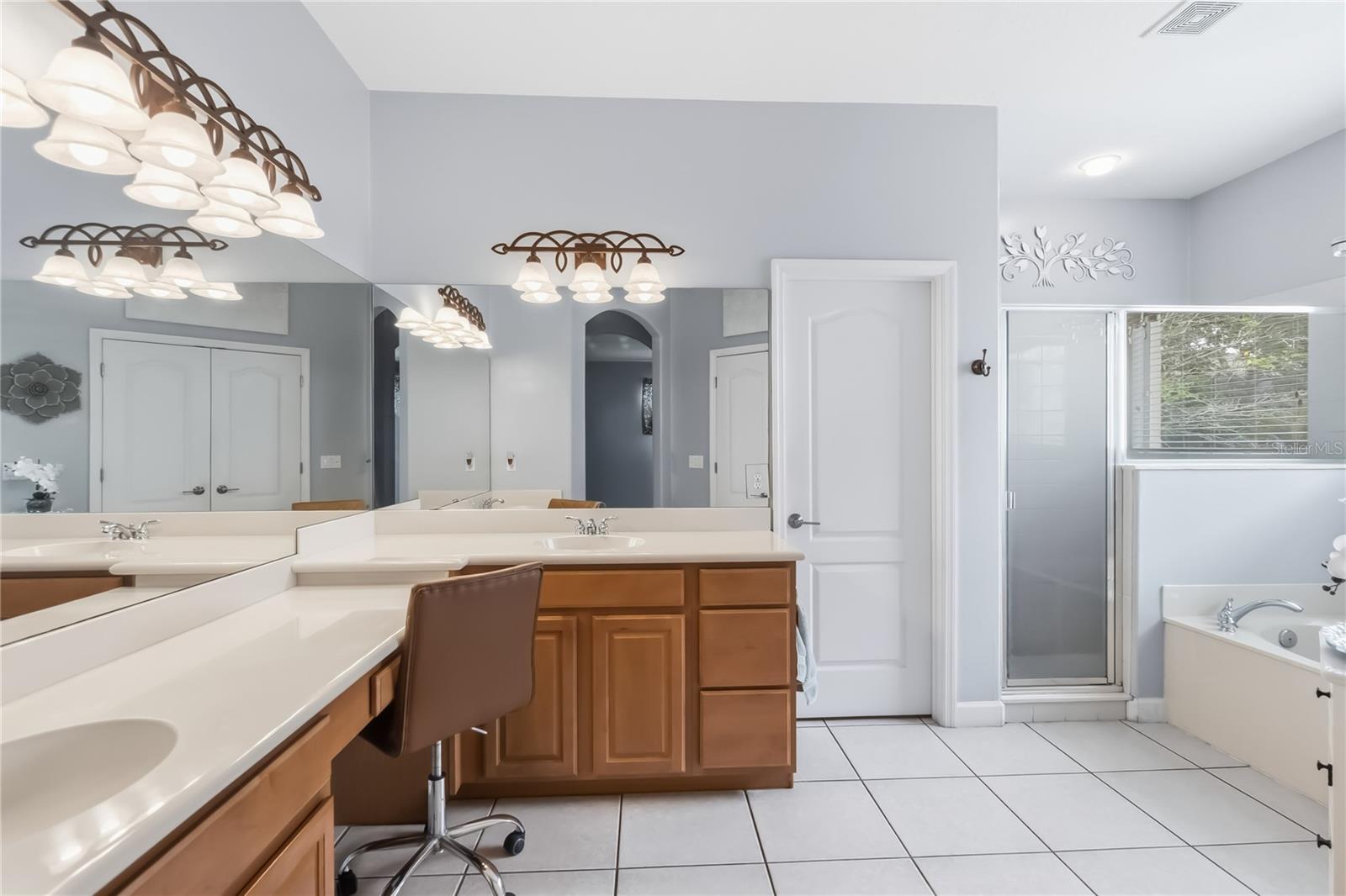 Image 15 of 39 For 1925 Breezy Hill Drive Windermere F